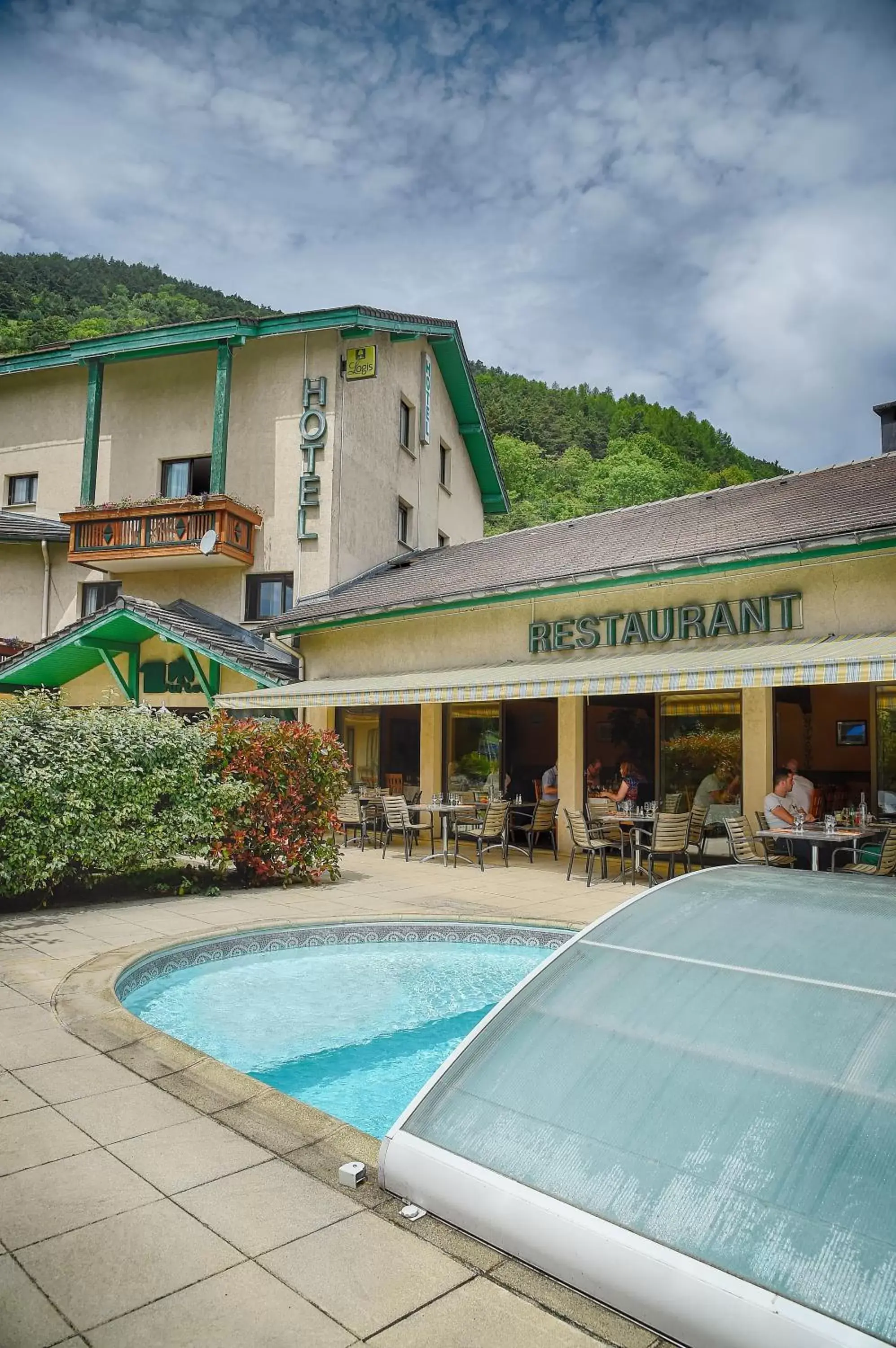Swimming pool in Logis Murtel Swimming pool in Logis Murtel