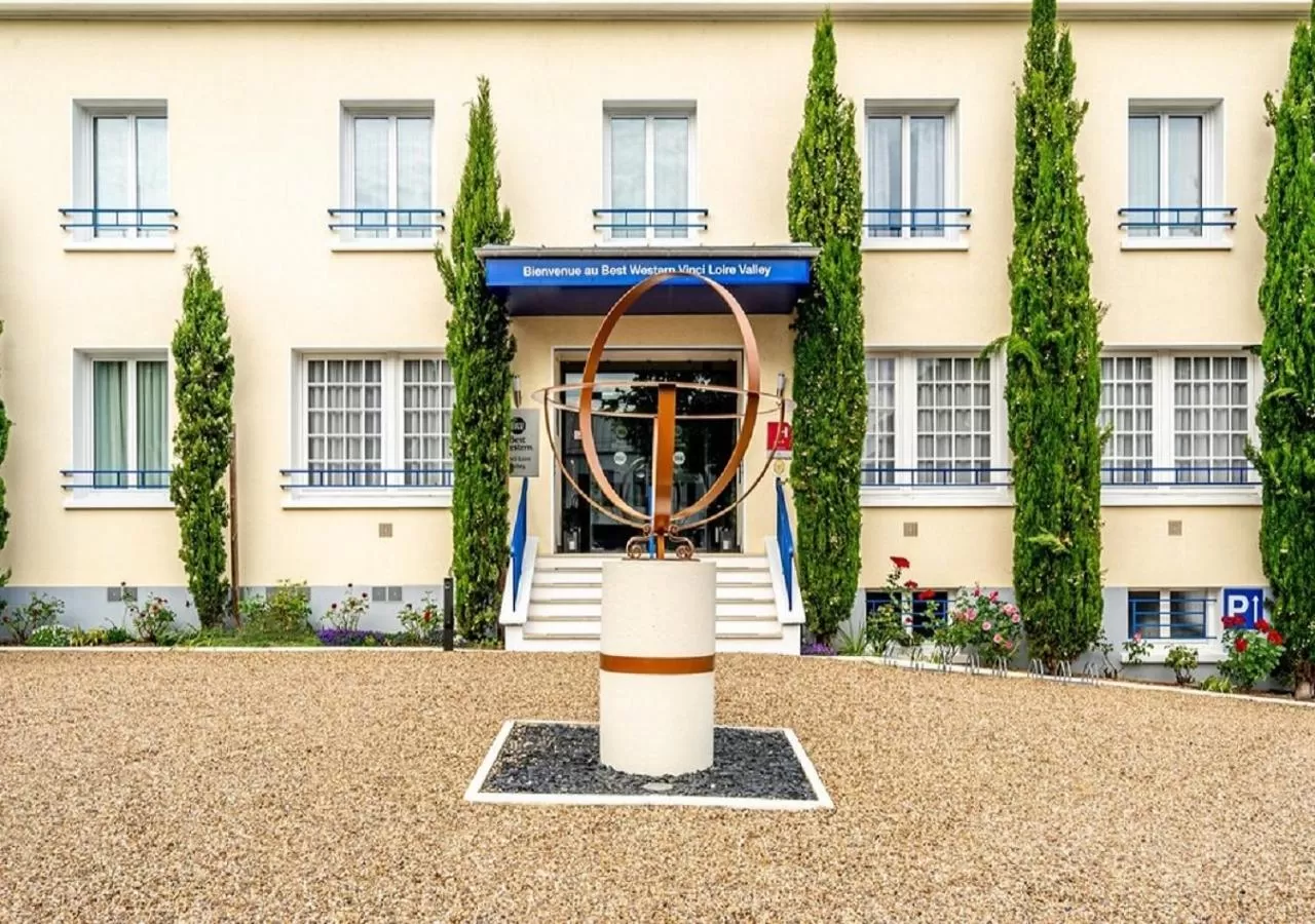 Property building in Best Western Le Vinci Loire Valley