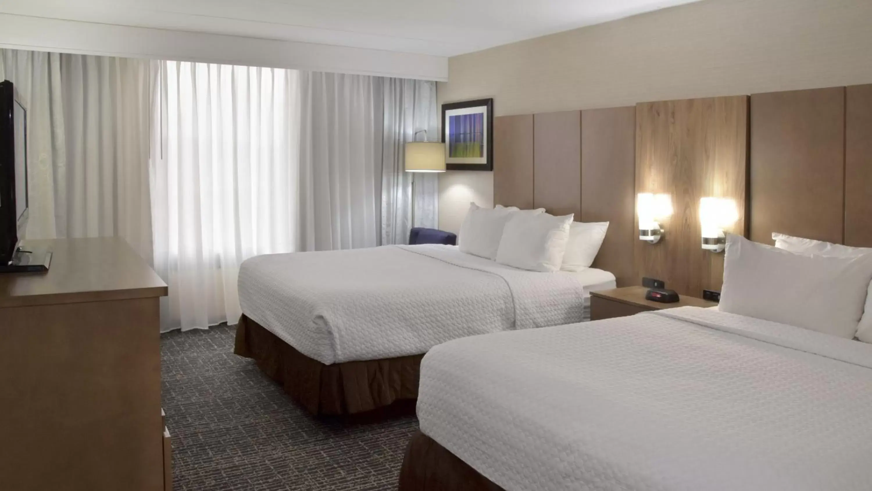 Photo of the whole room, Bed in Crowne Plaza Cleveland Airport, an IHG Hotel