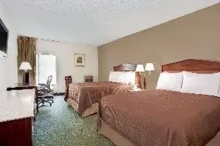 Queen Room with Two Queen Beds - Smoking in Days Inn by Wyndham Newport News City Center Oyster Point