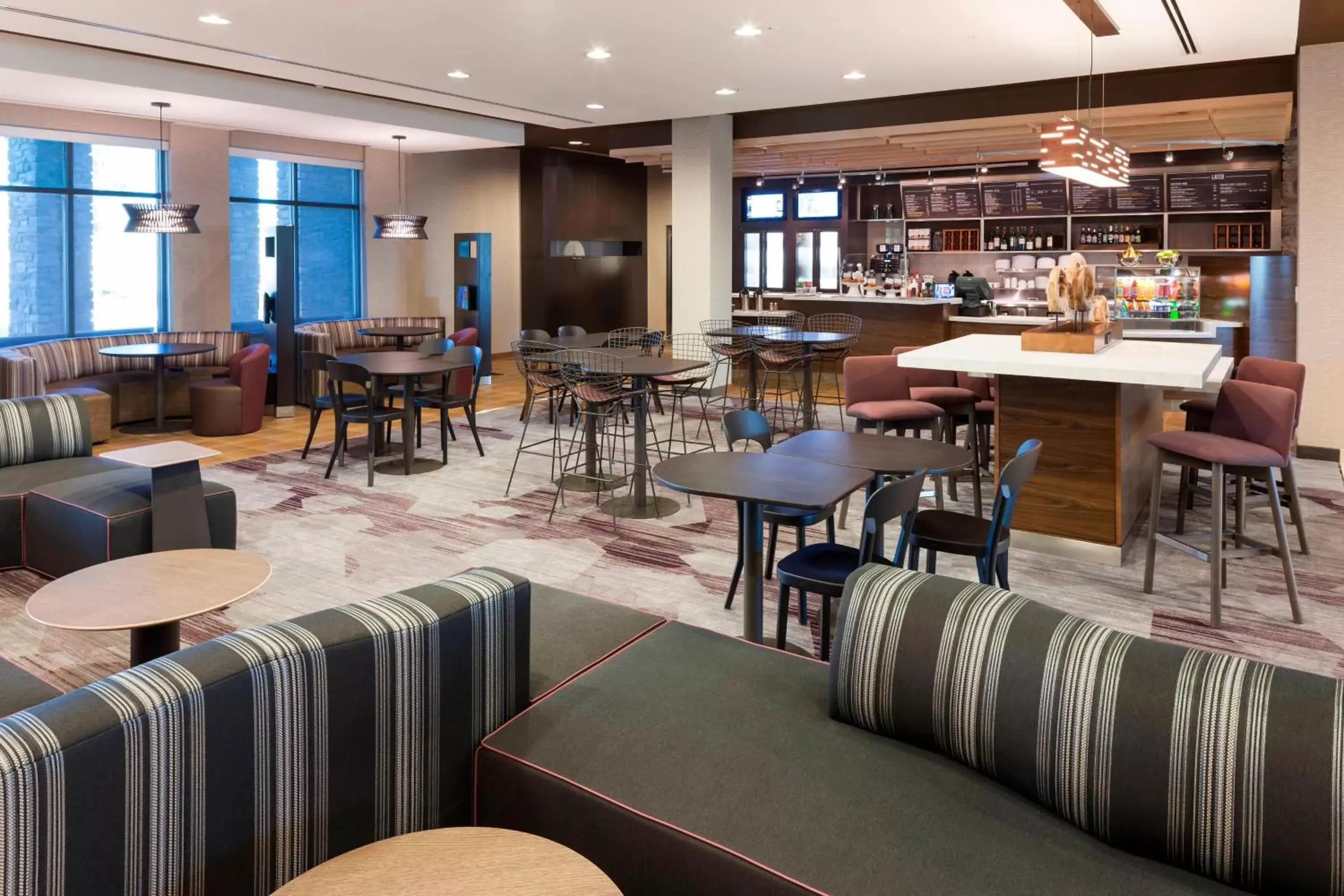 Lounge or bar, Restaurant/Places to Eat in Courtyard by Marriott Fort Worth Alliance Town Center