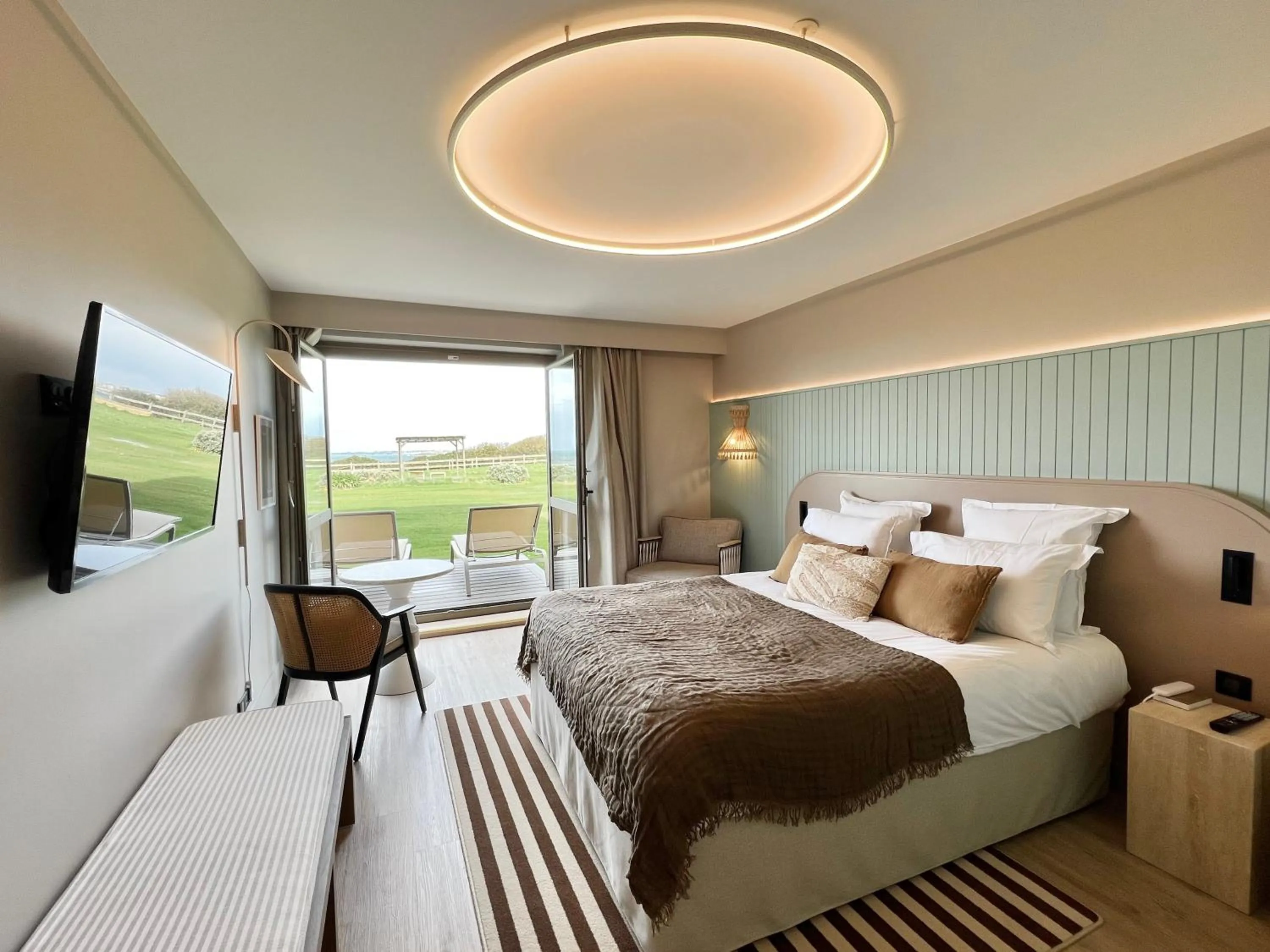 Bed in Emeria Dinard Thalasso Spa