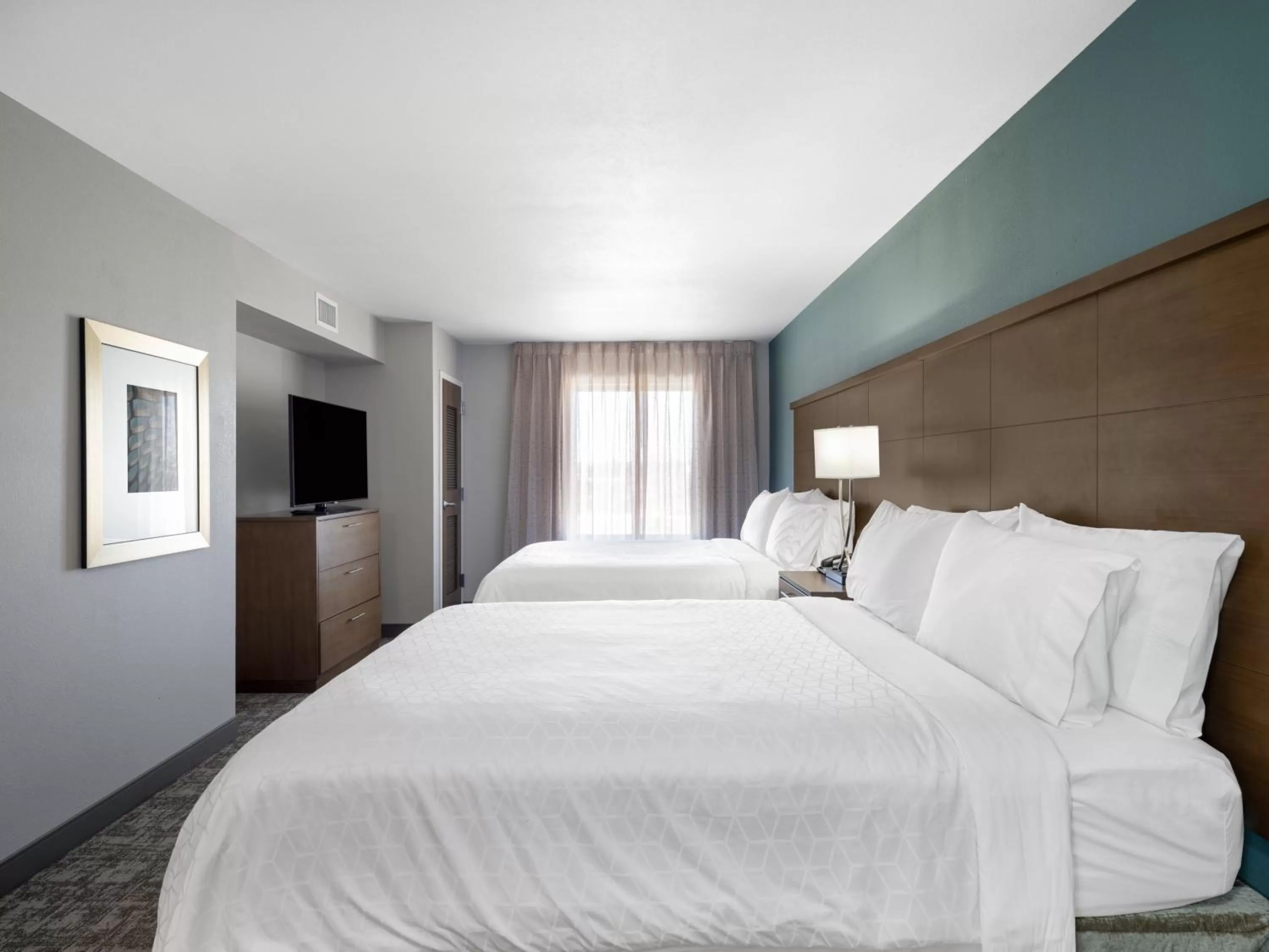 Photo of the whole room, Bed in Staybridge Suites - Sioux City Southeast by IHG