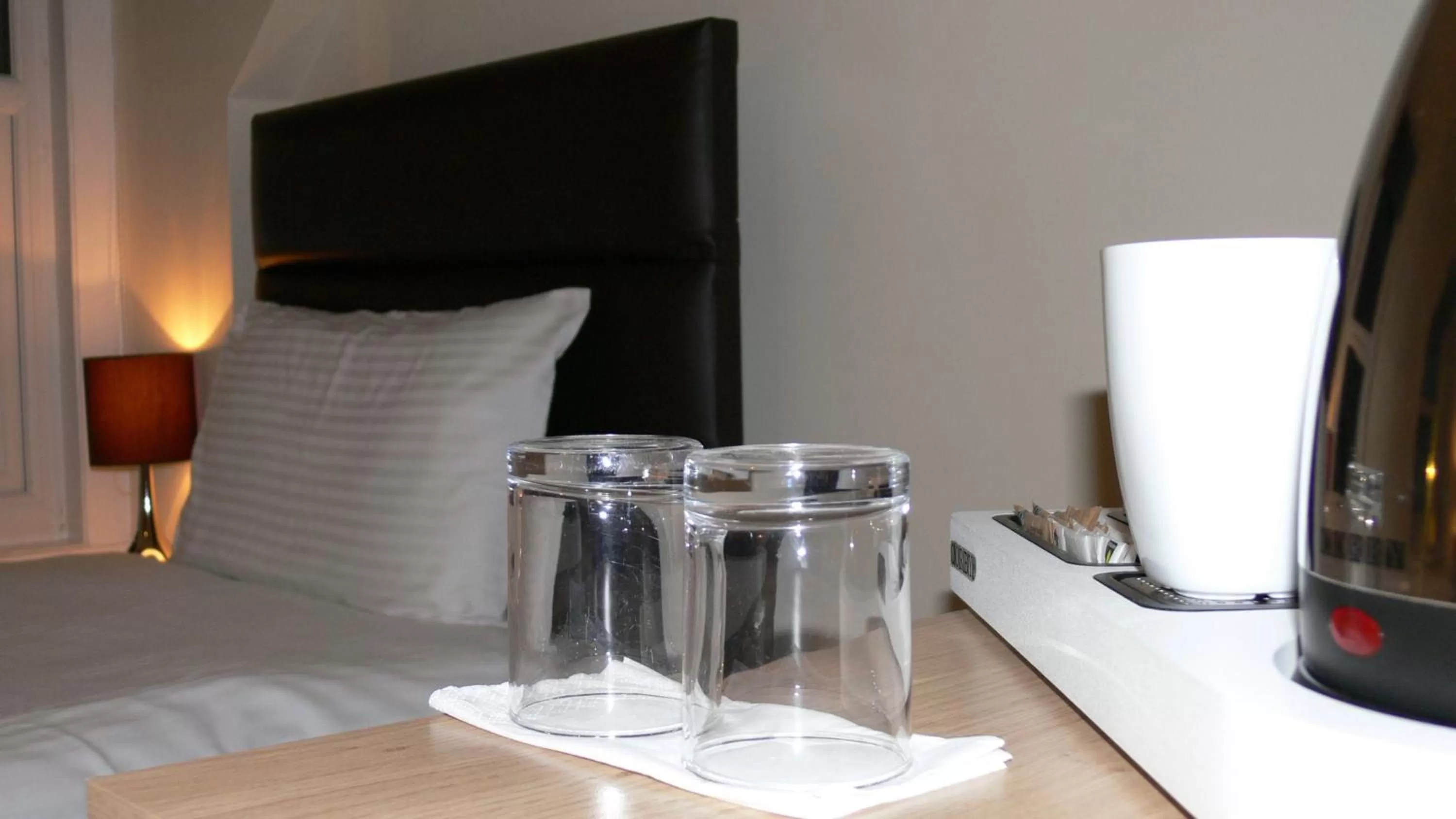 Coffee/tea facilities, Bed in The Home Arms Guesthouse