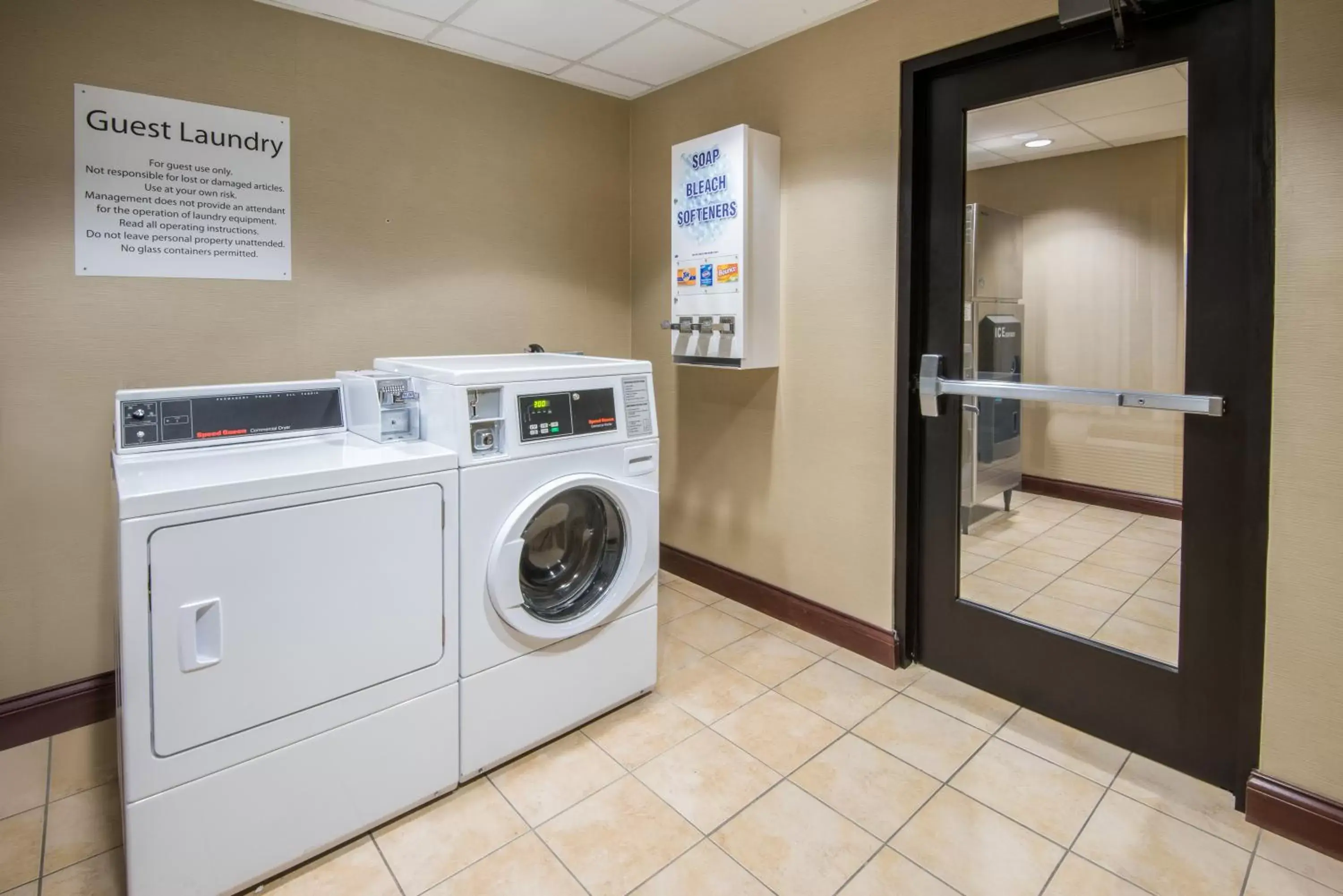 Other, Kitchen/Kitchenette in Holiday Inn Express Hotel & Suites Ashland, an IHG Hotel