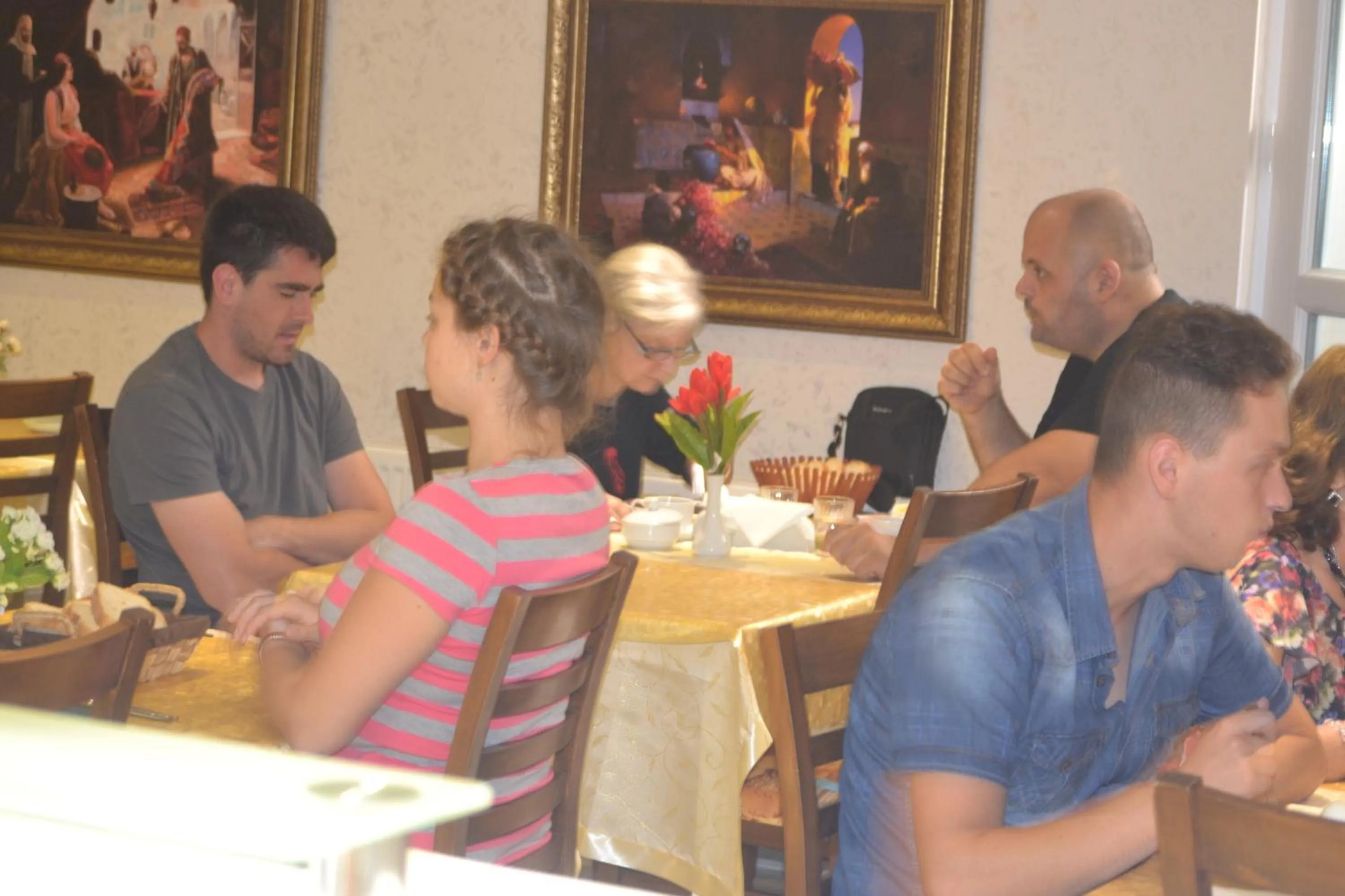 Restaurant/places to eat in New Fatih Hotel