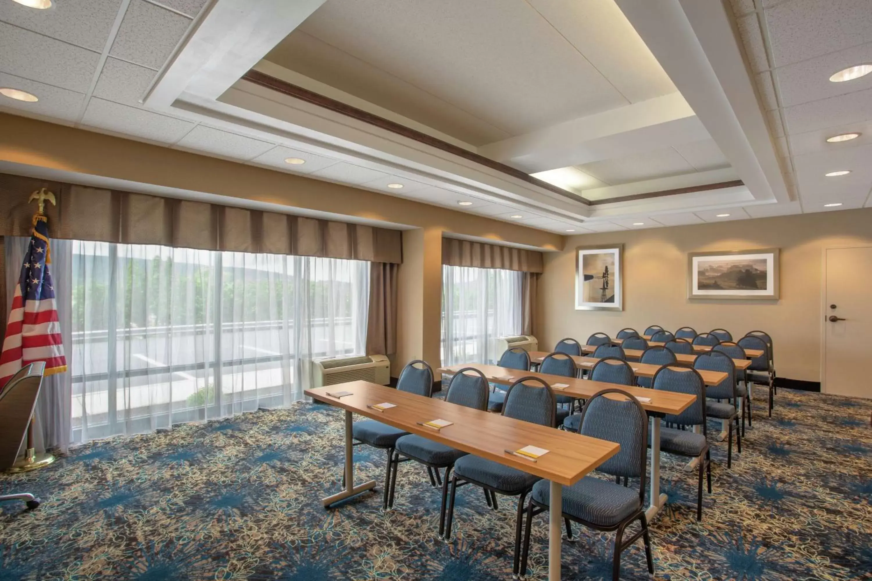 Meeting/conference room in Hampton Inn Bedford