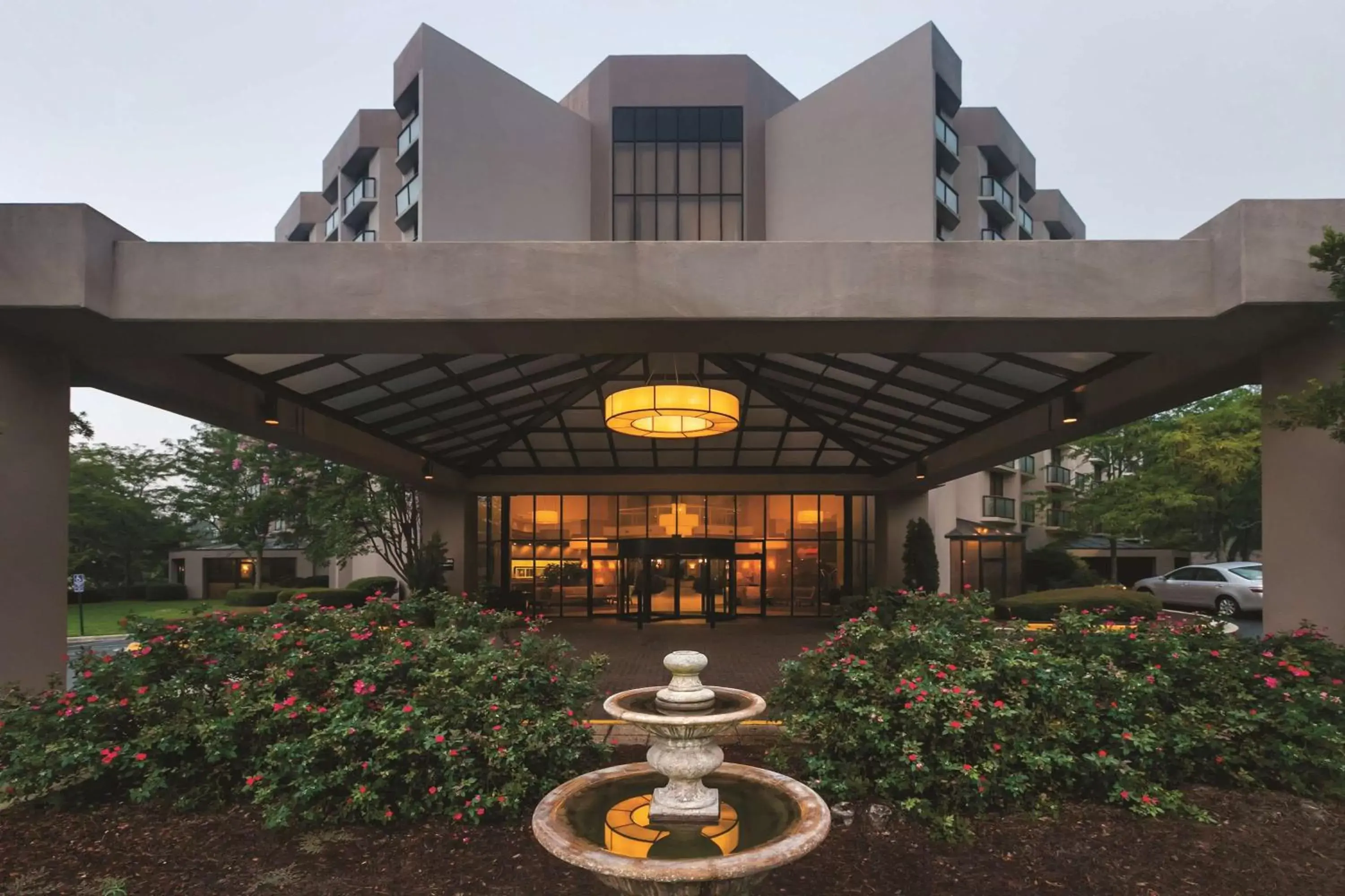 Property Building in Embassy Suites Birmingham