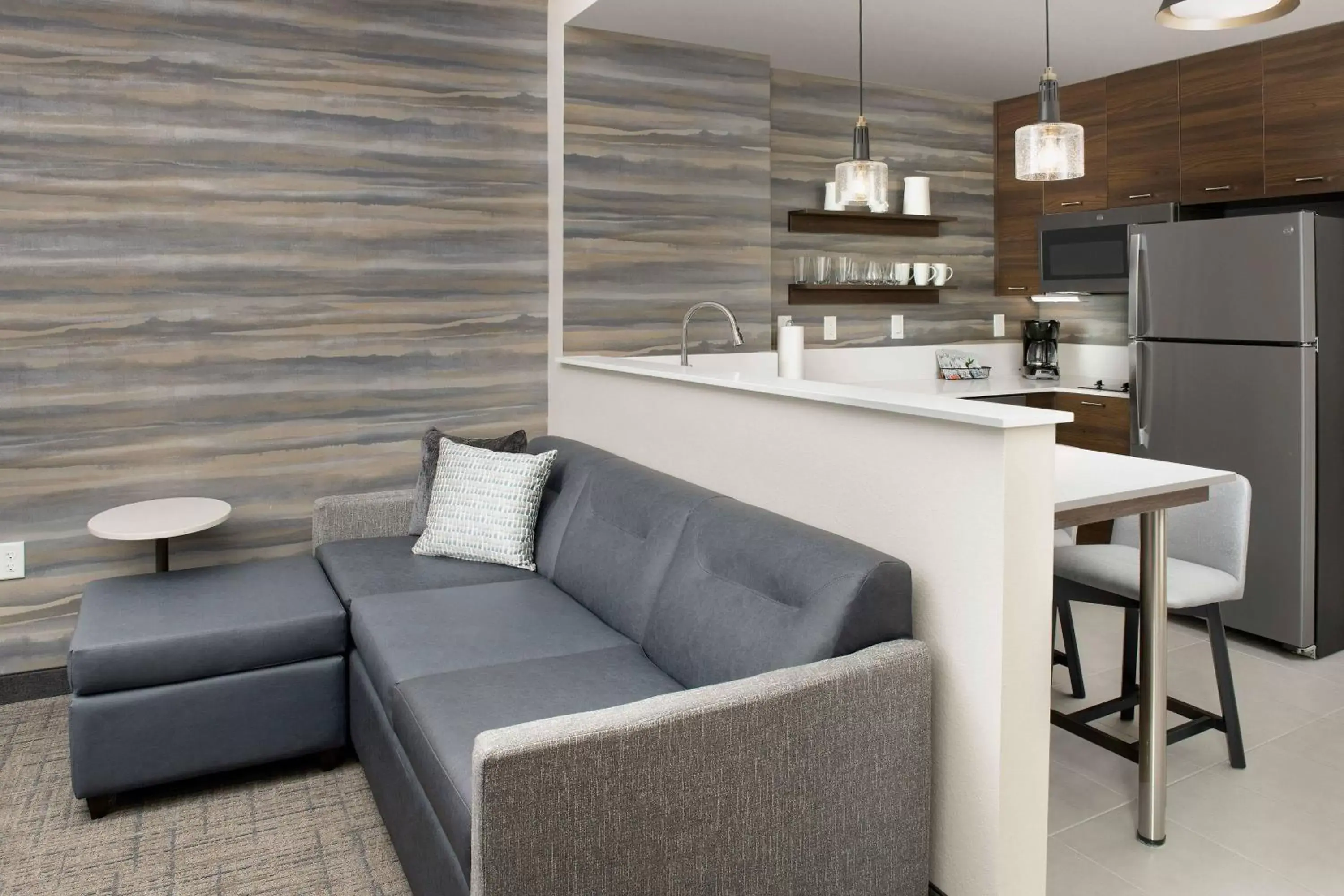 Kitchen or kitchenette, Seating Area in Residence Inn Doral Mall Area