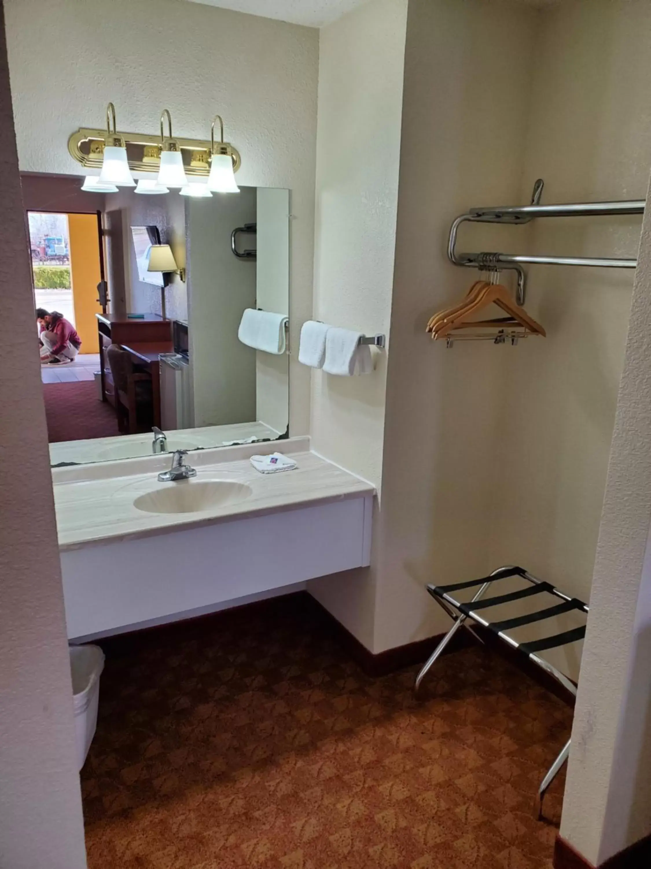 Bathroom in Motel 6 Shamrock, TX