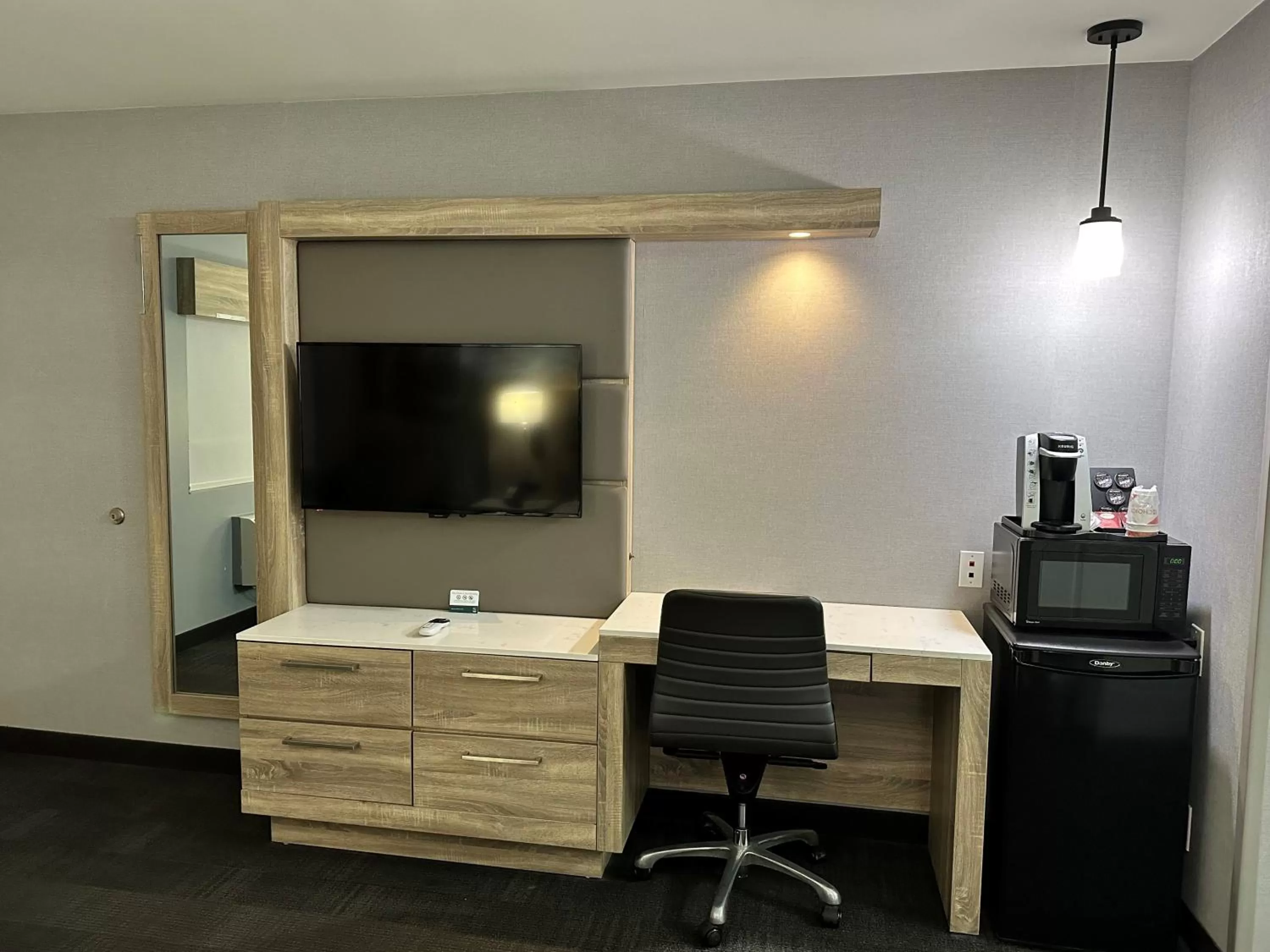 TV and multimedia in Quality Inn Near Chico State