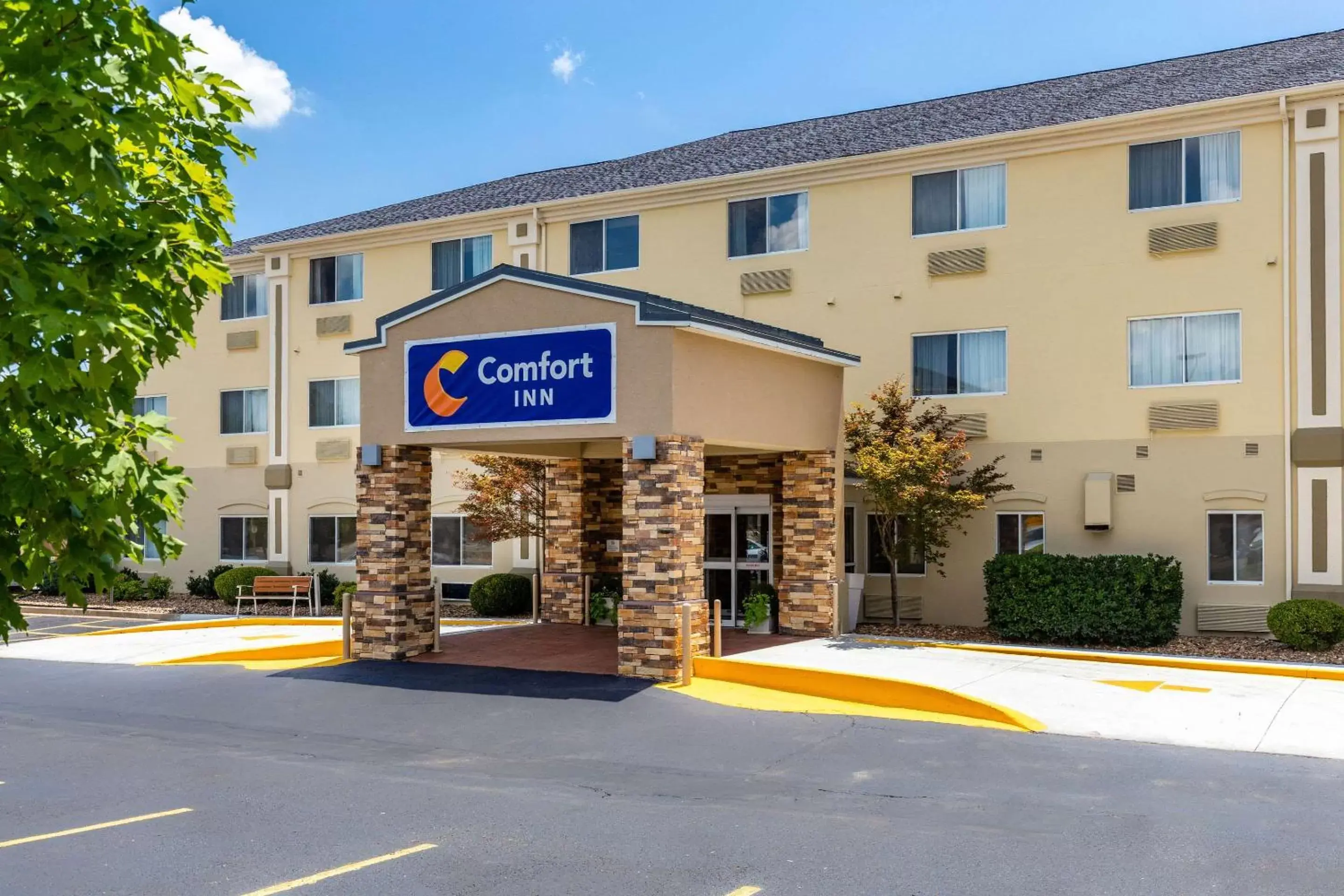 Property building in Comfort Inn South Tulsa - Woodland Hills