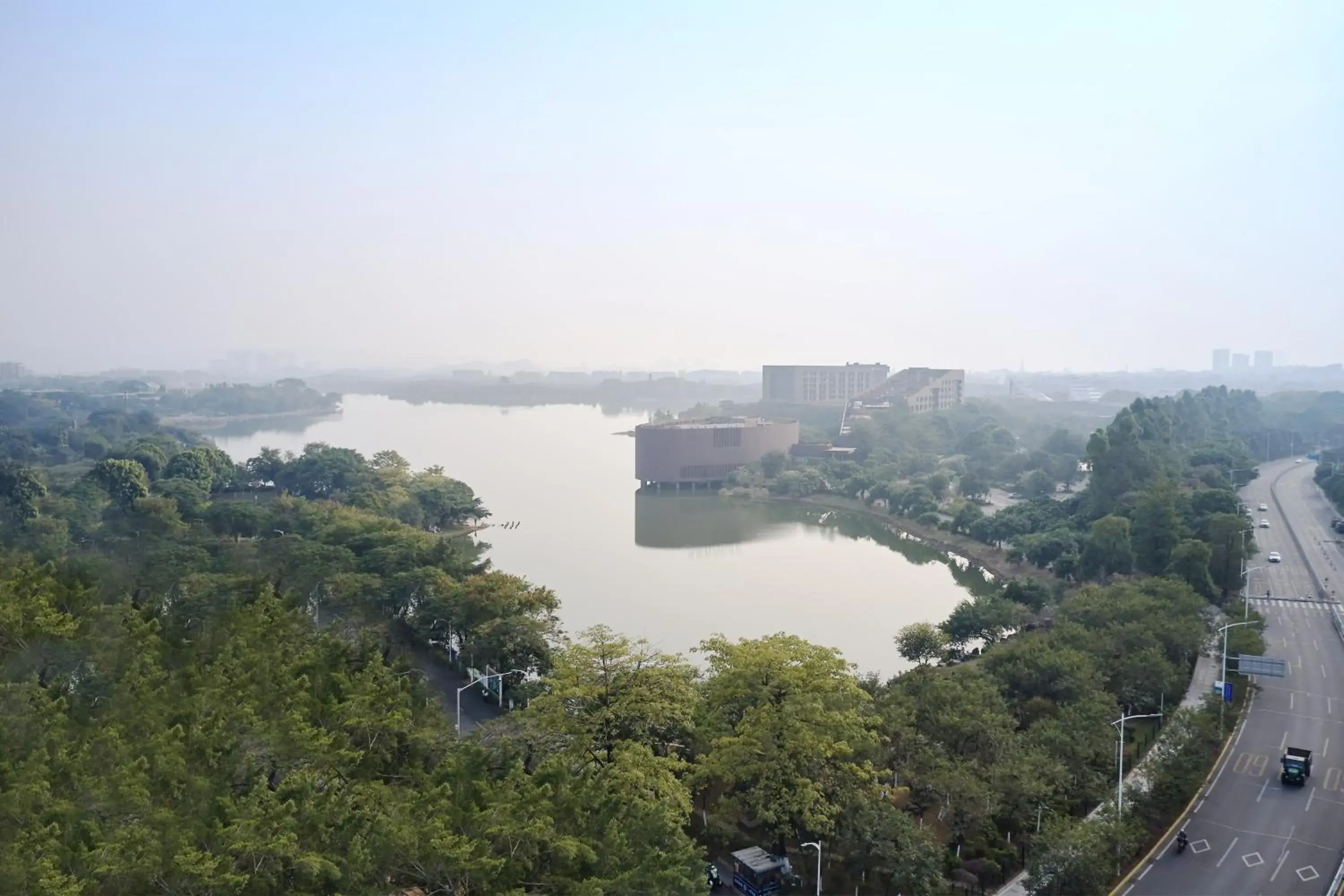 Photo of the whole room, Bird's-eye View in Aloft Dongguan Songshan Lake