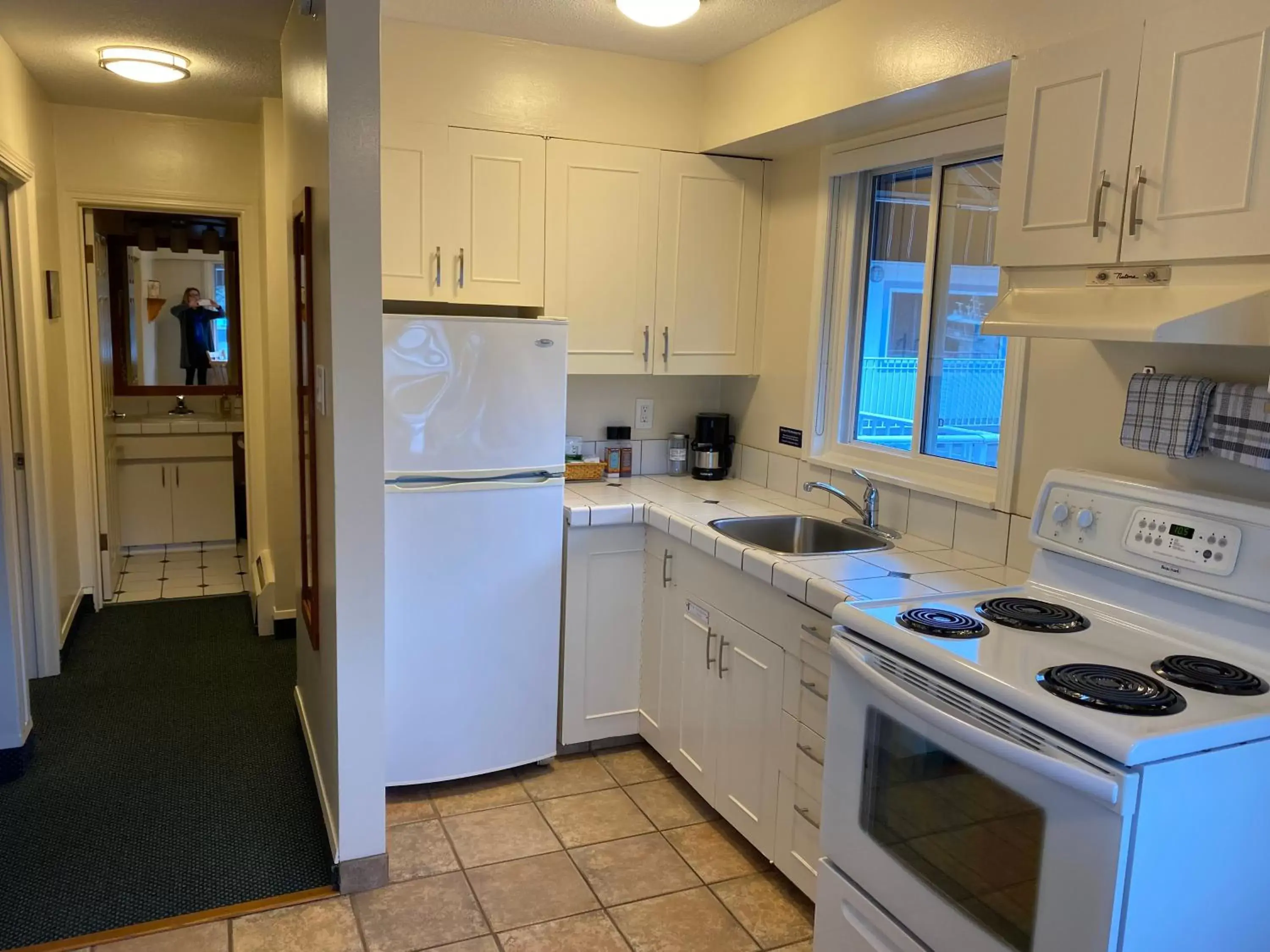 Kitchen or kitchenette, Kitchen/Kitchenette in Buccaneer Inn