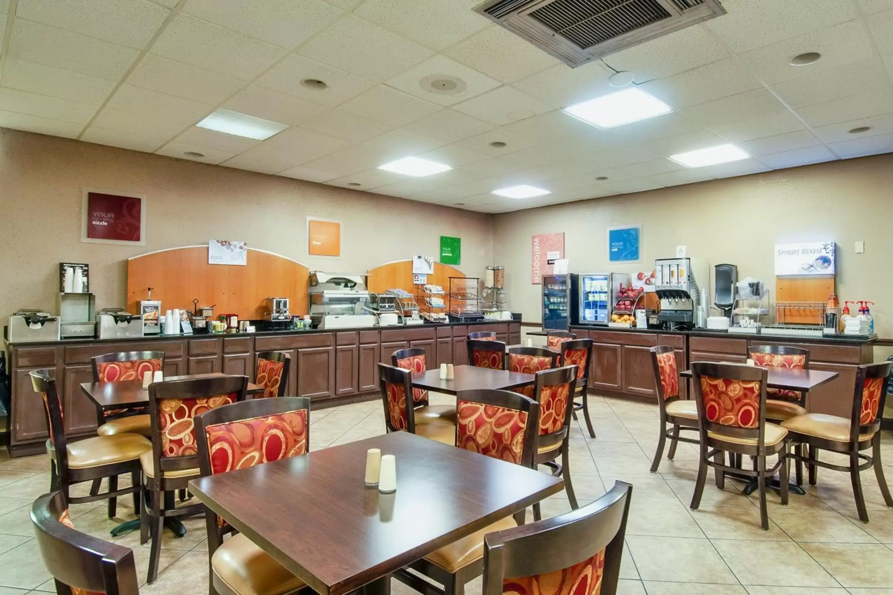 Breakfast, Restaurant/Places to Eat in Days Inn & Suites by Wyndham Johnson City