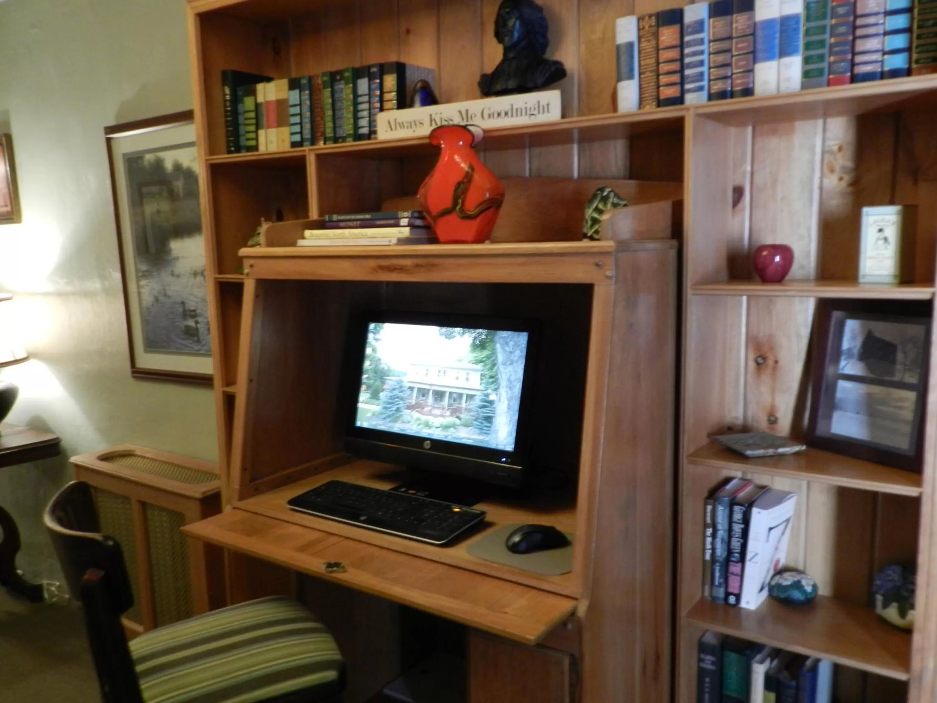 TV/Entertainment Center in Waybury Inn