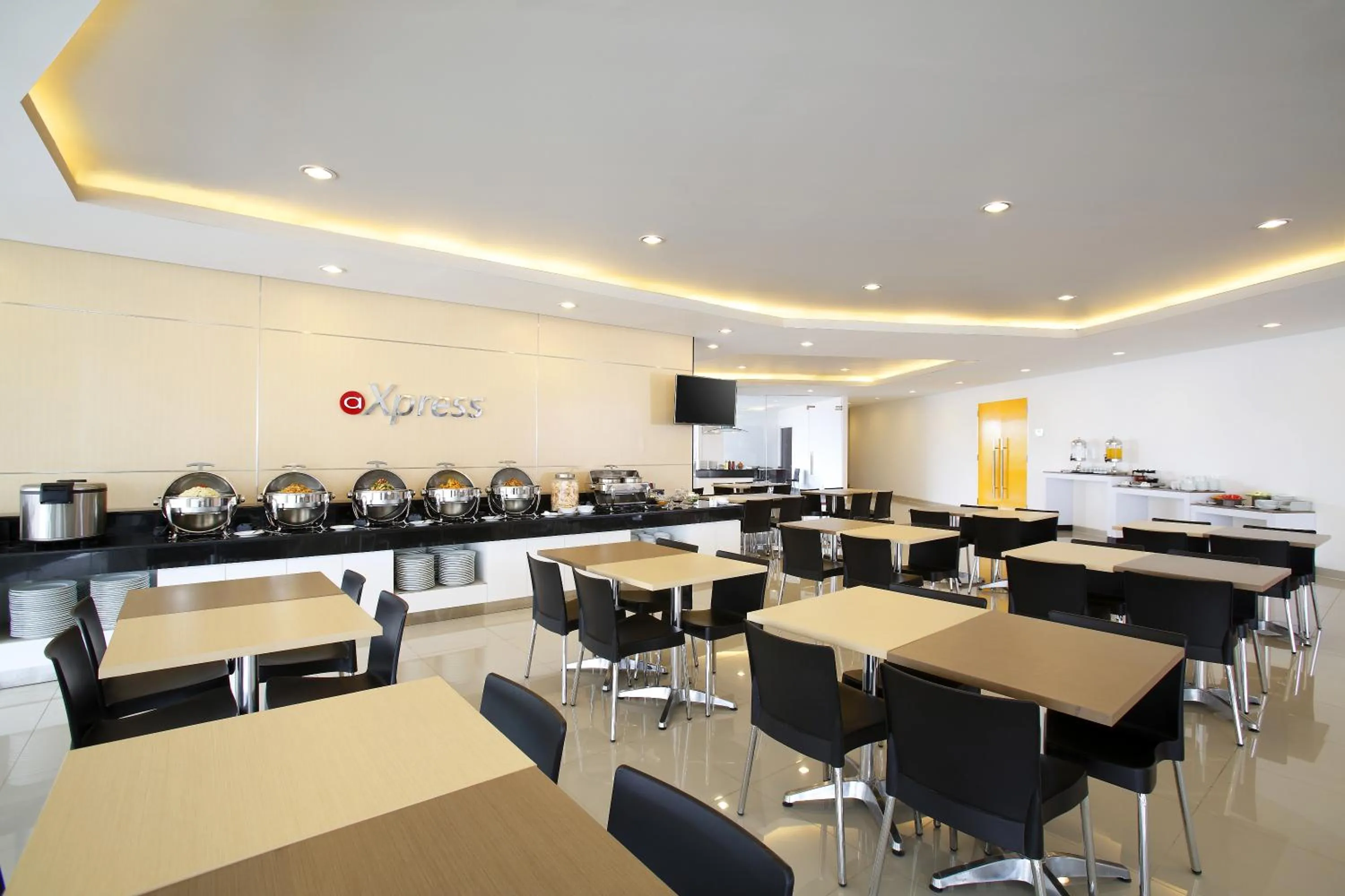 Restaurant/places to eat in Amaris Hotel Madiun