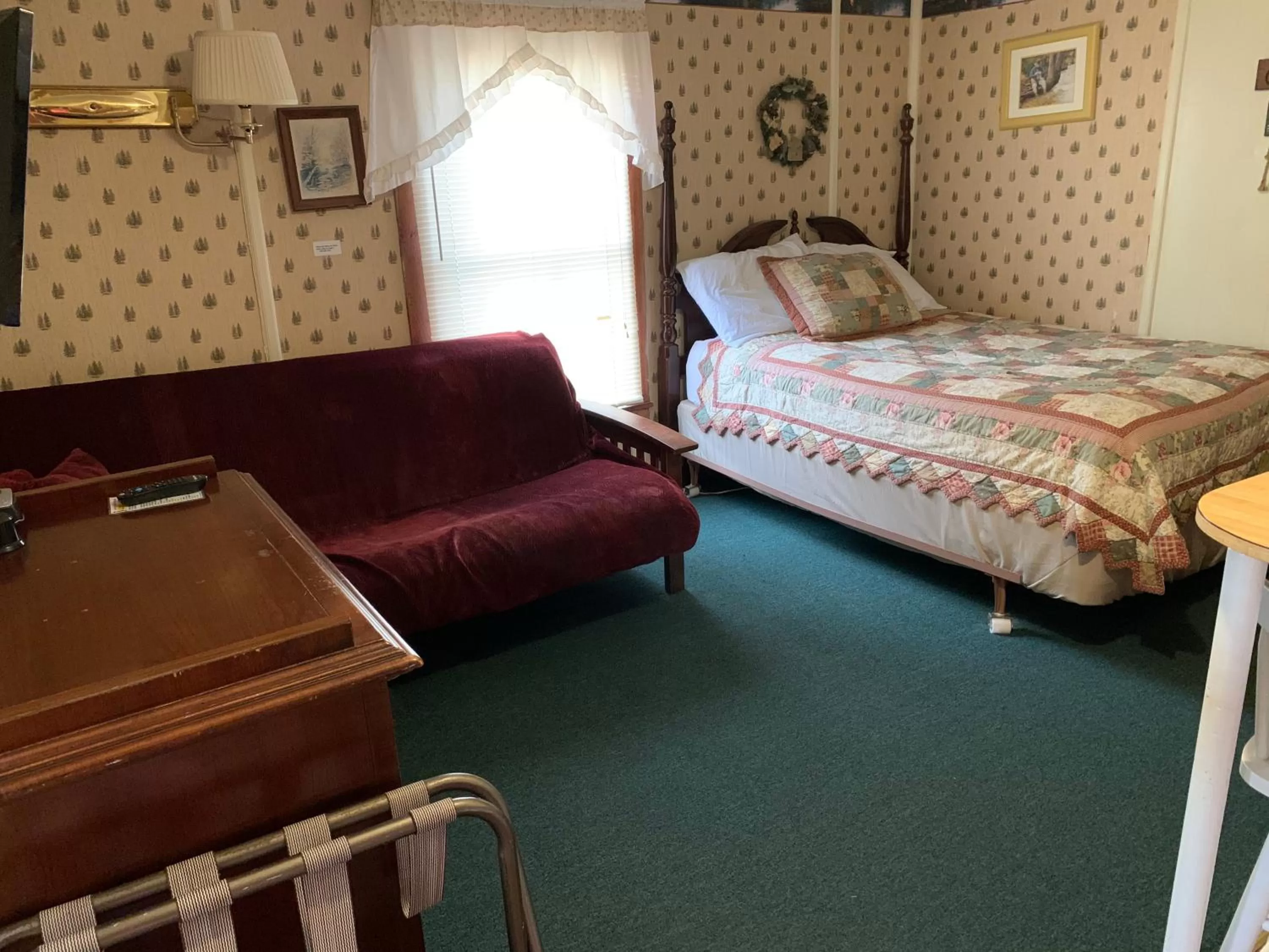 Bed in carrollmotel and cottages