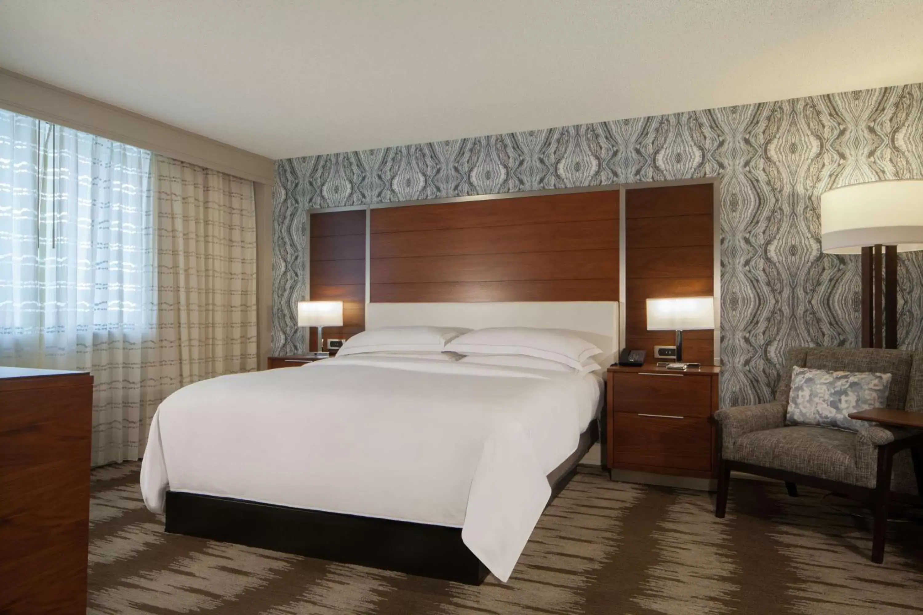 Living room, Bed in Hilton Tampa Airport Westshore