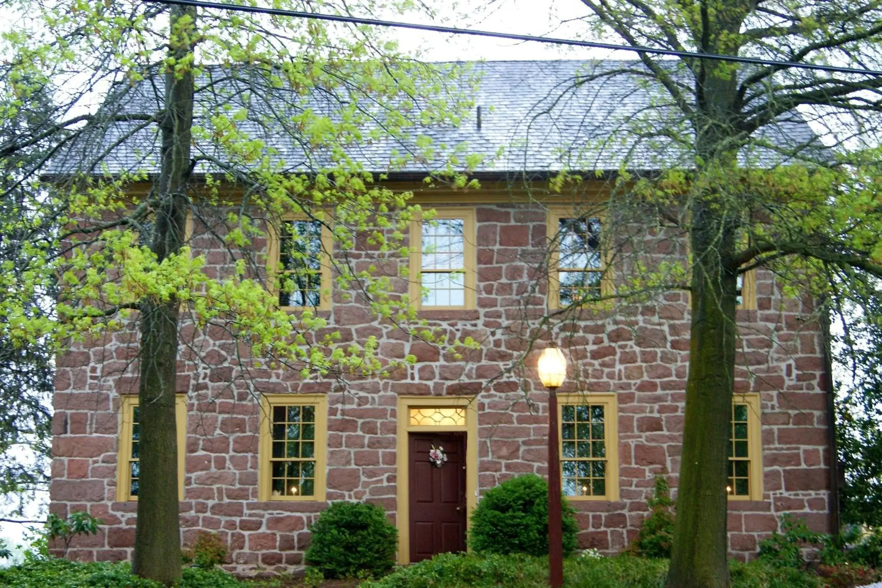 Property Building in Brownstone Colonial Inn
