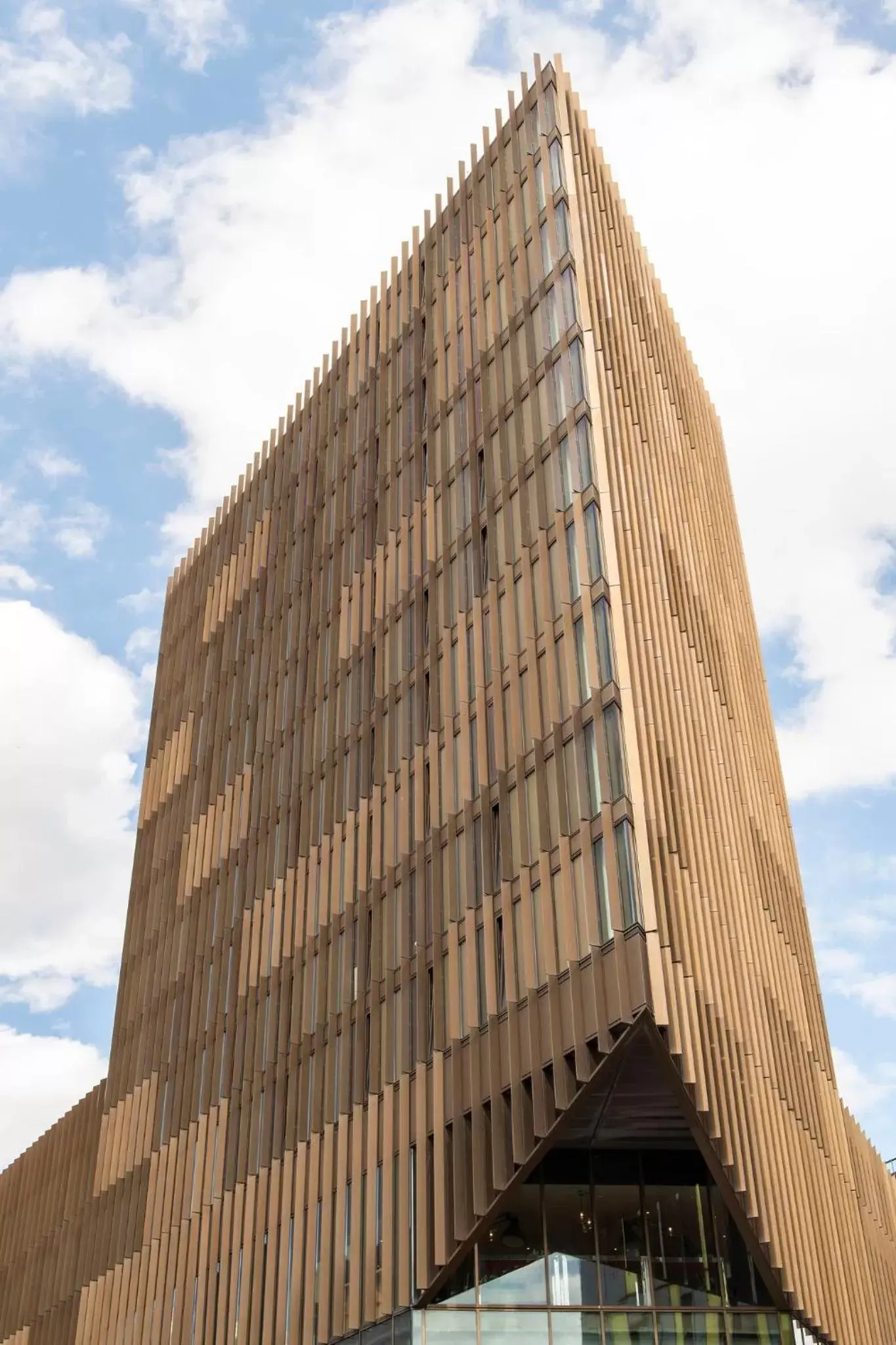 Property building in Cove Paradise Street Property building in Cove Paradise Street