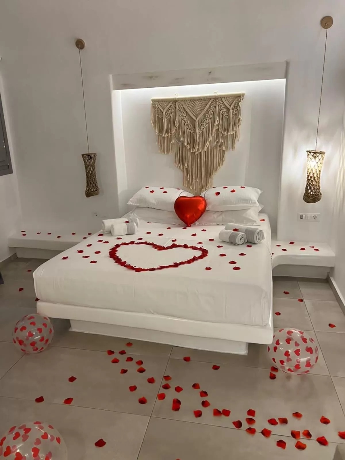 Bed in Eternity Suites Santorini