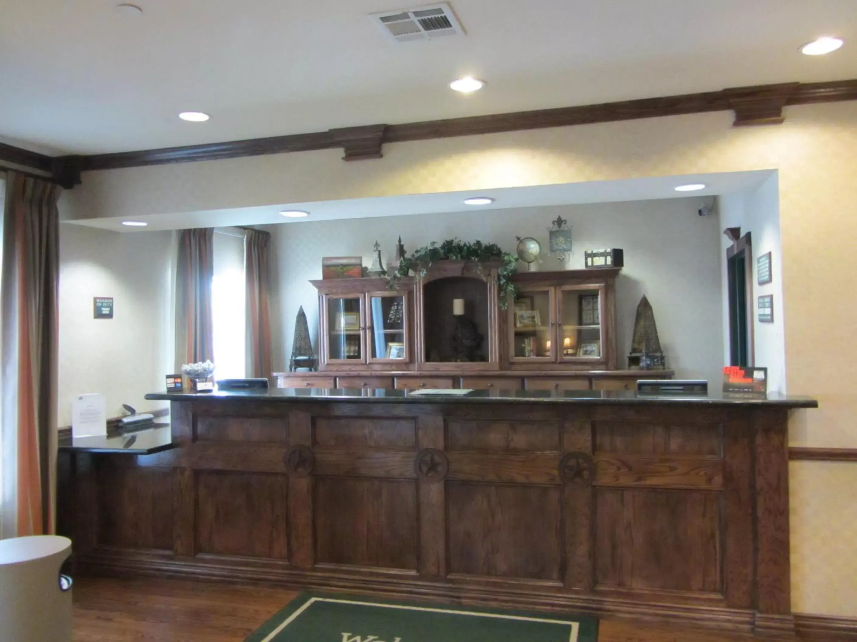 Lobby or reception, Lounge/Bar in Country Inn & Suites by Radisson, Amarillo I-40 West, TX