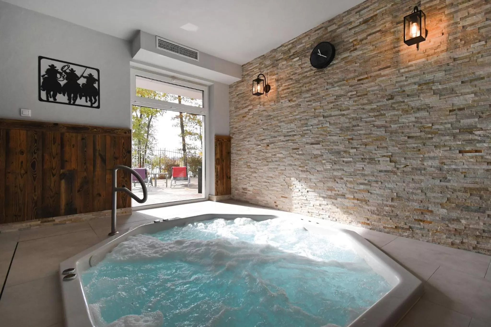 Hot Tub in Hotel Mazuria Country & SPA