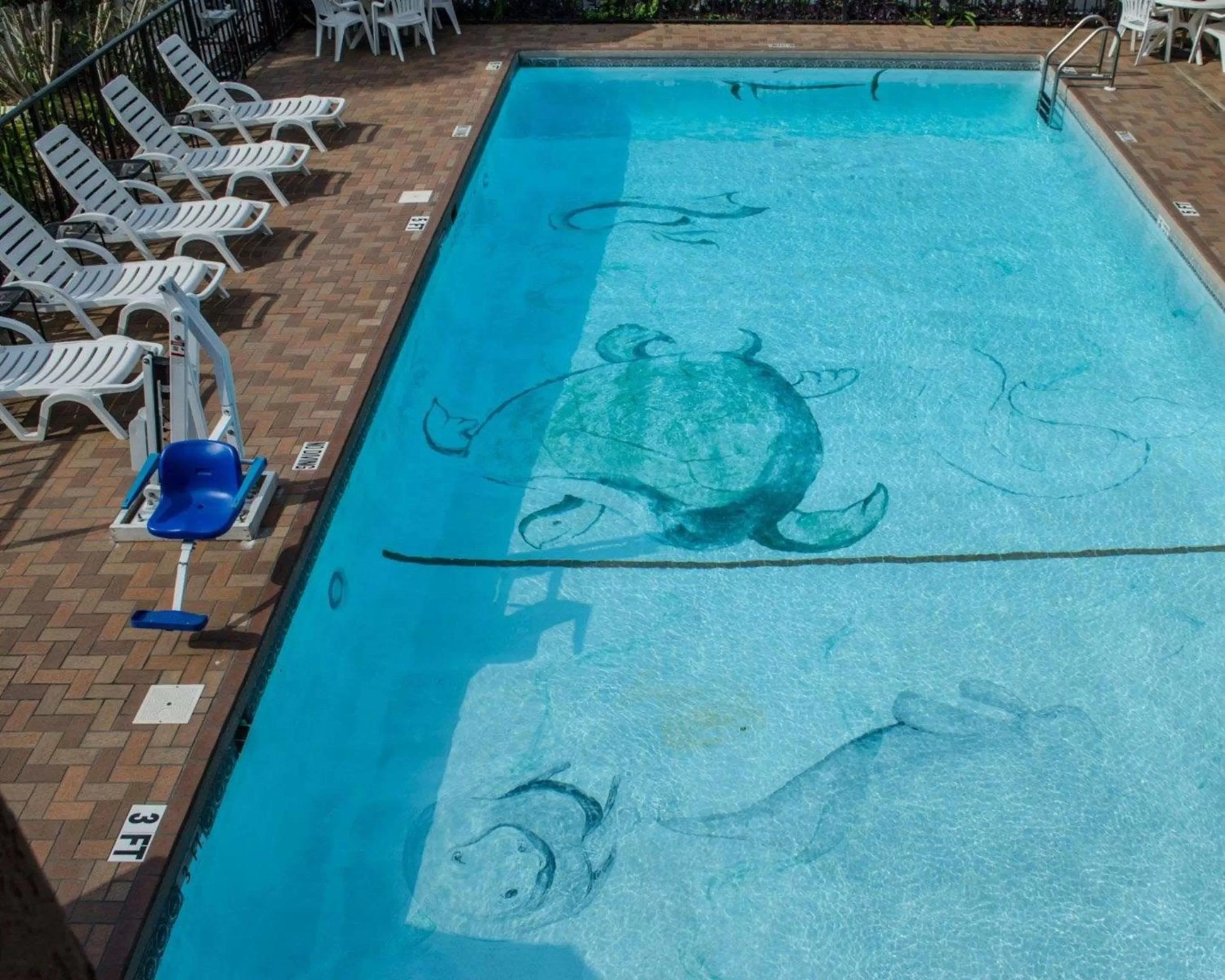 Swimming pool in Quality Inn near Manatee Springs State Park