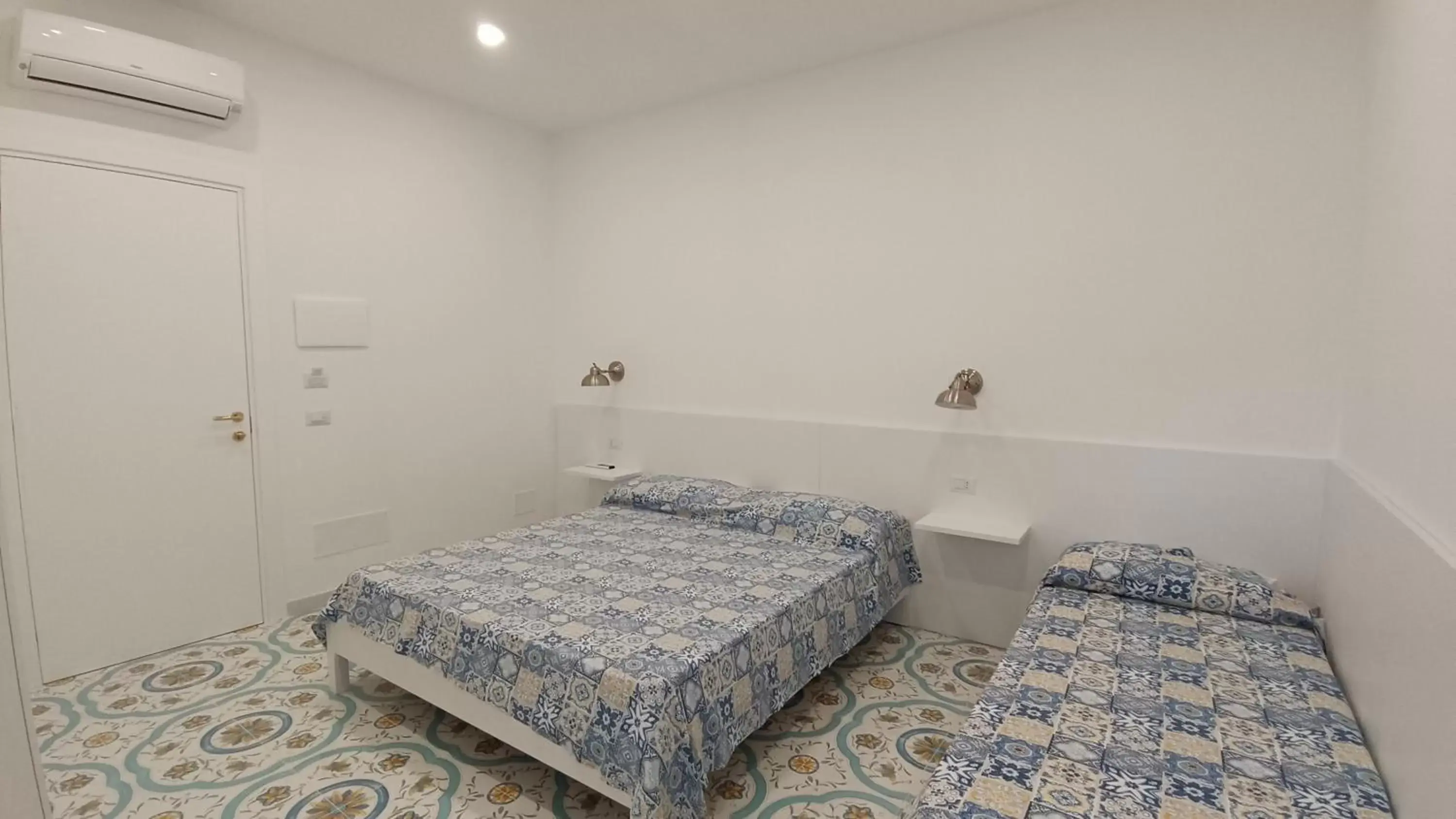 Comfort Triple Room with Shower in B & Beach Comfort Triple Room with Shower in B & Beach