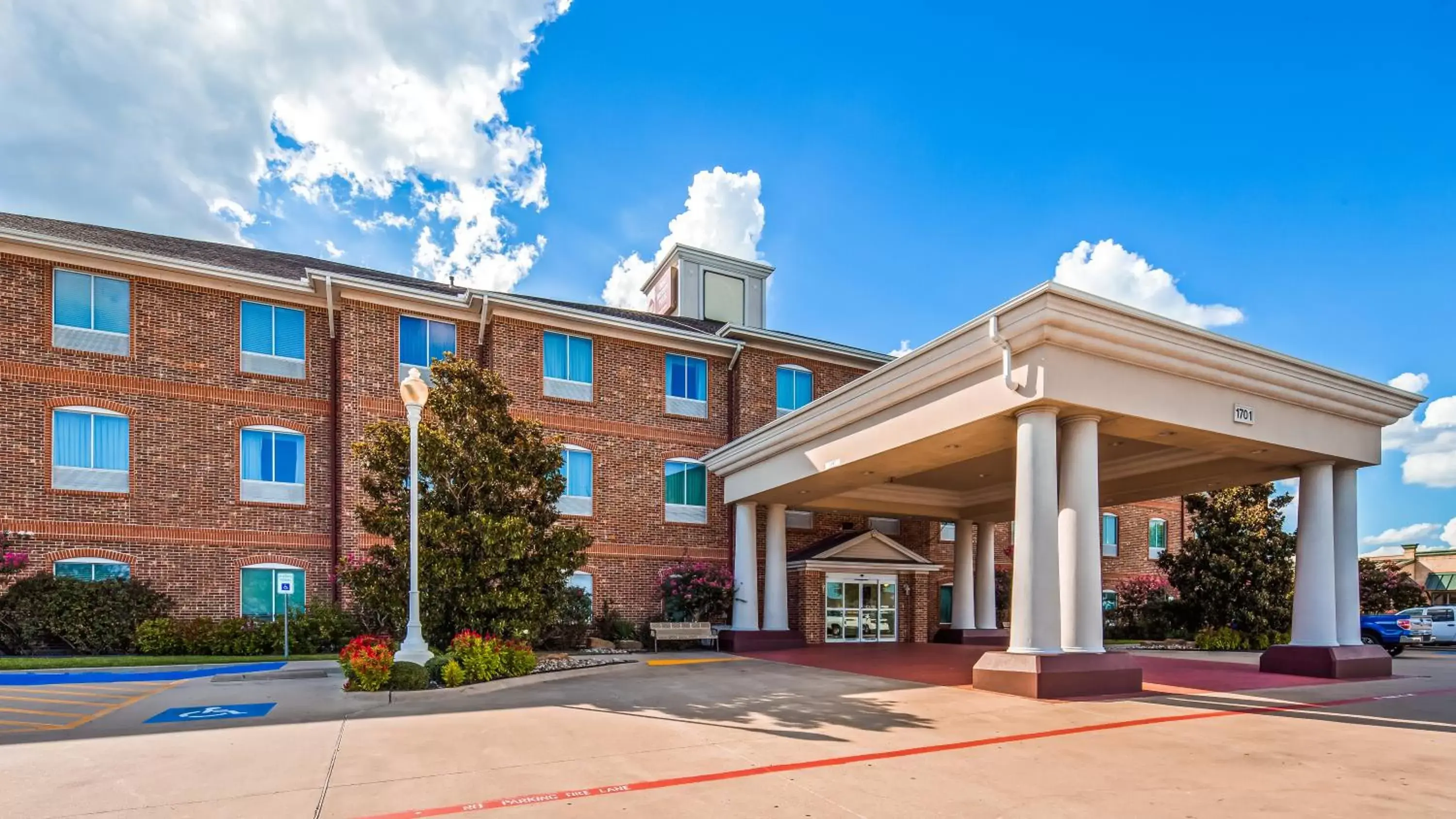 Property Building in Best Western Plus Waxahachie Inn & Suites