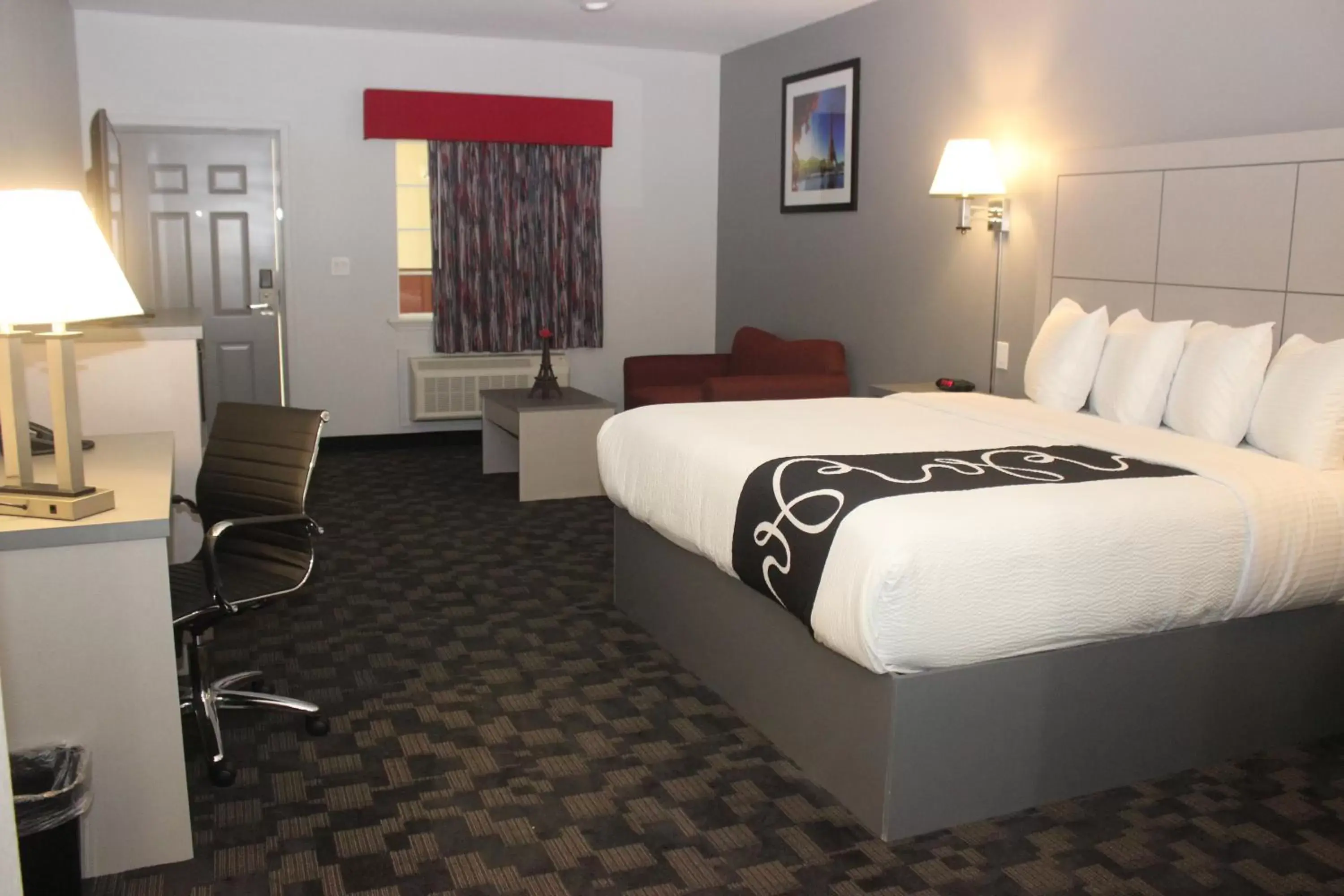 Bedroom, Bed in Paris Inn & Suites
