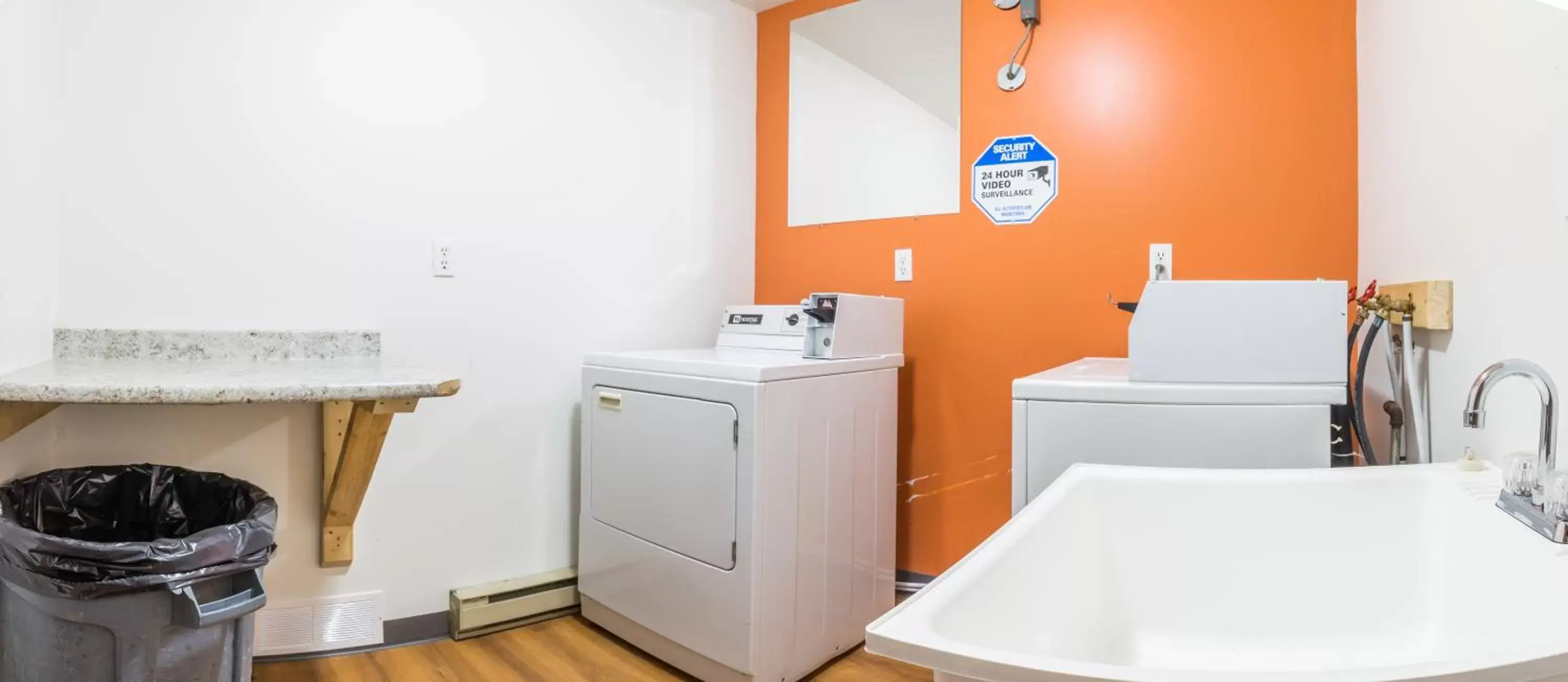 Area and facilities, Kitchen/Kitchenette in Motel 6-Fort Nelson, BC