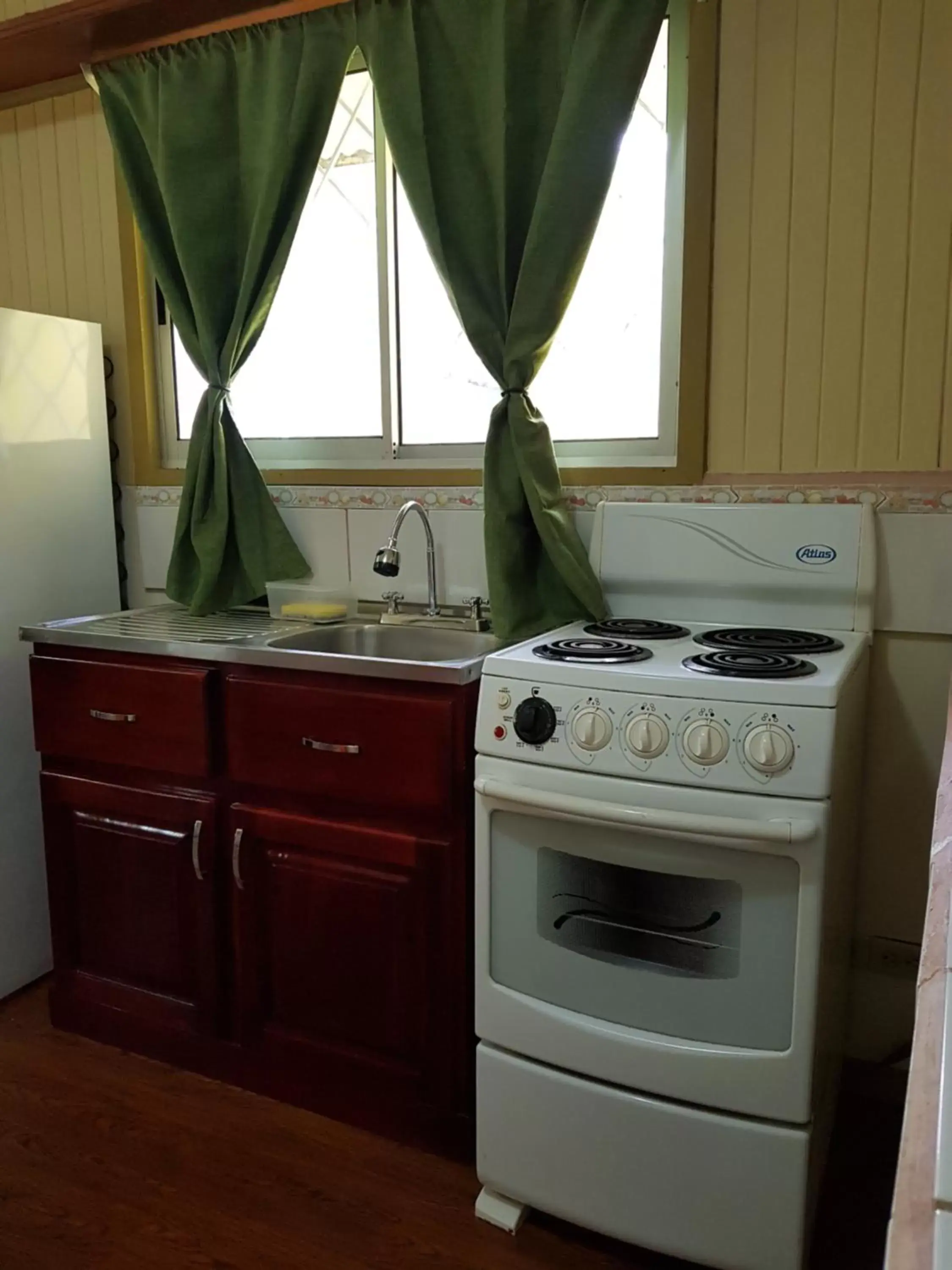 Kitchen or kitchenette, Kitchen/Kitchenette in Banana Bay Marina