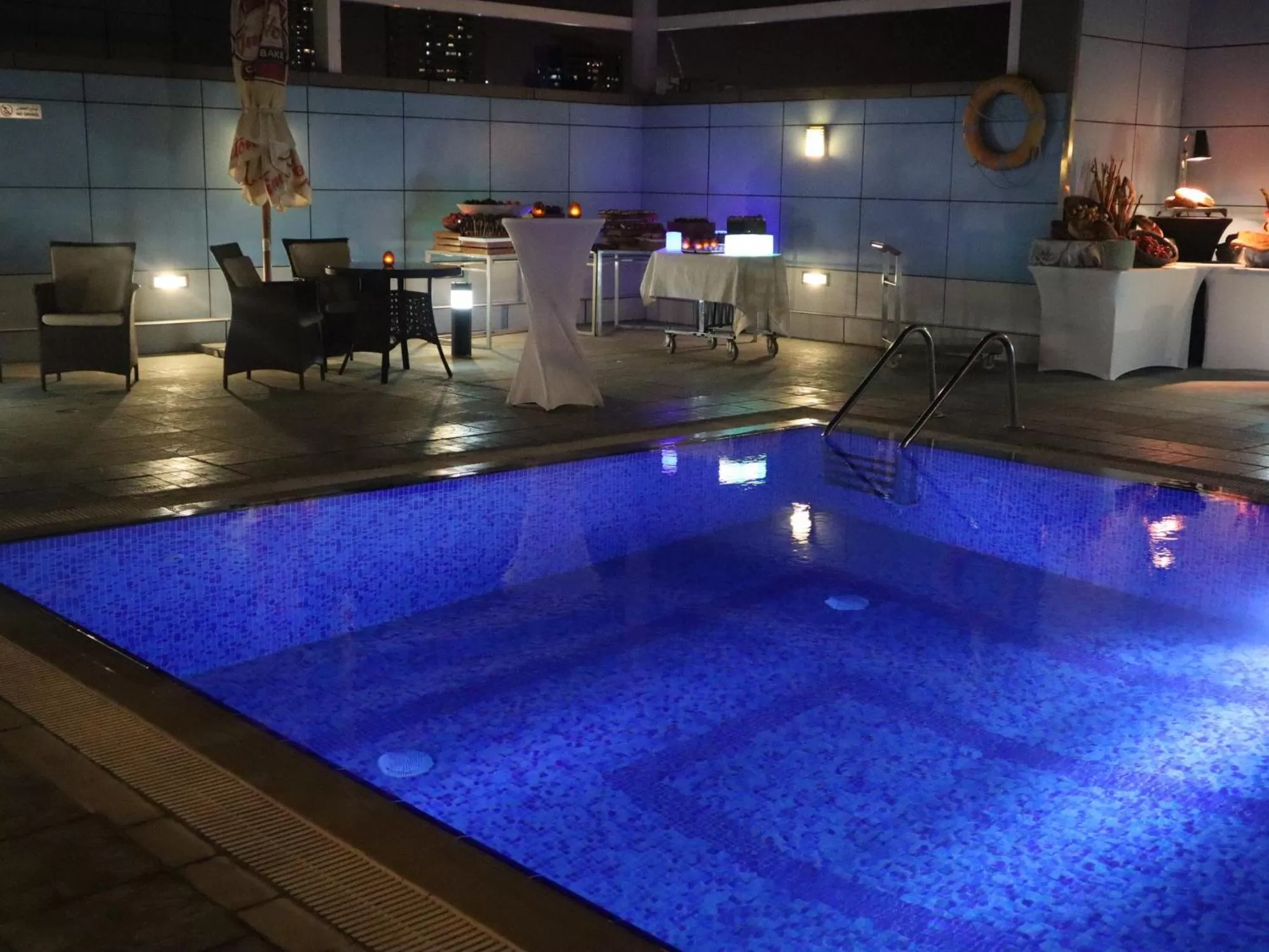 Swimming pool in Copthorne Hotel Sharjah