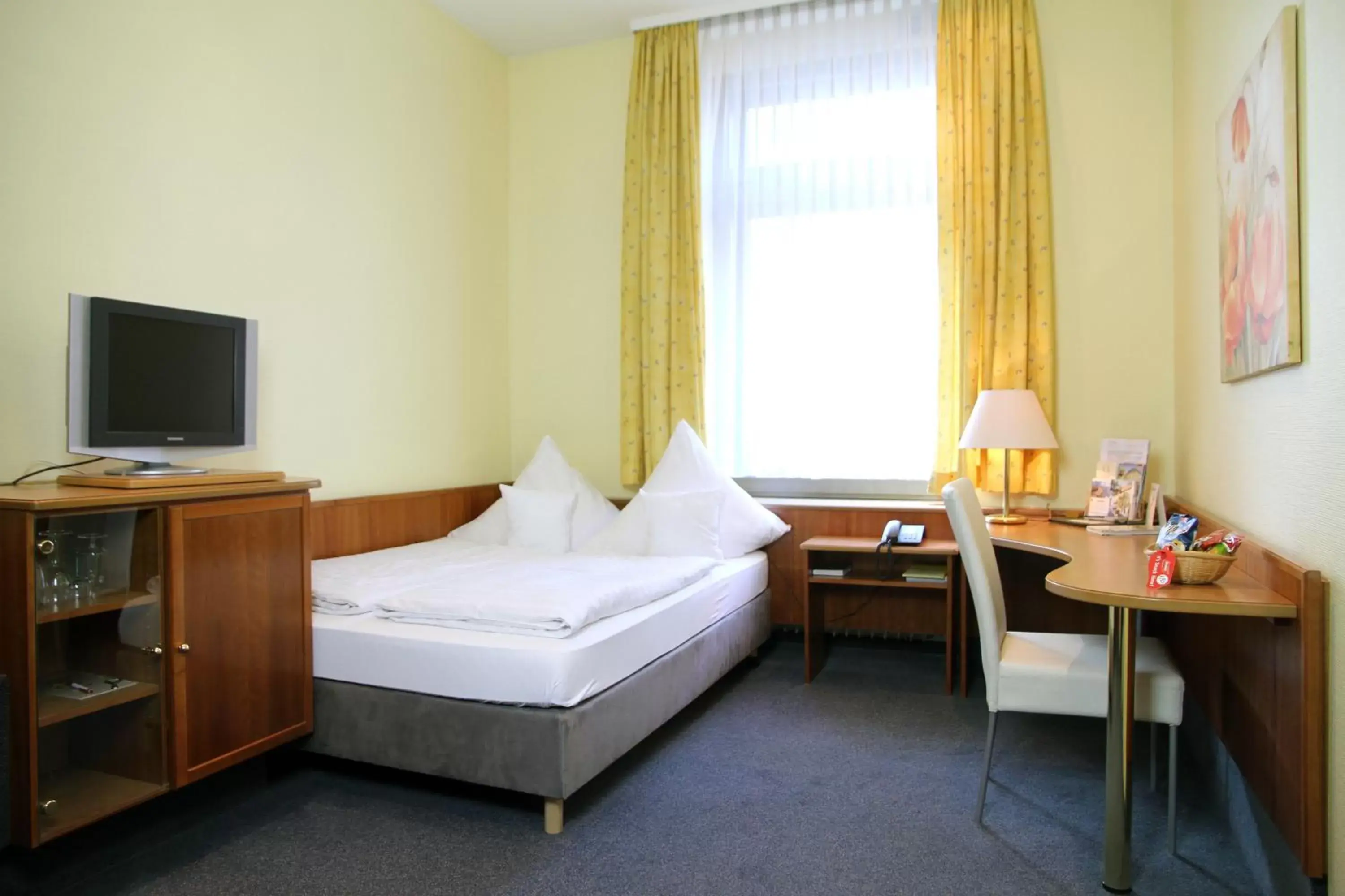 Photo of the whole room, Bed in TOP Hotel Amberger Photo of the whole room, Bed in TOP Hotel Amberger