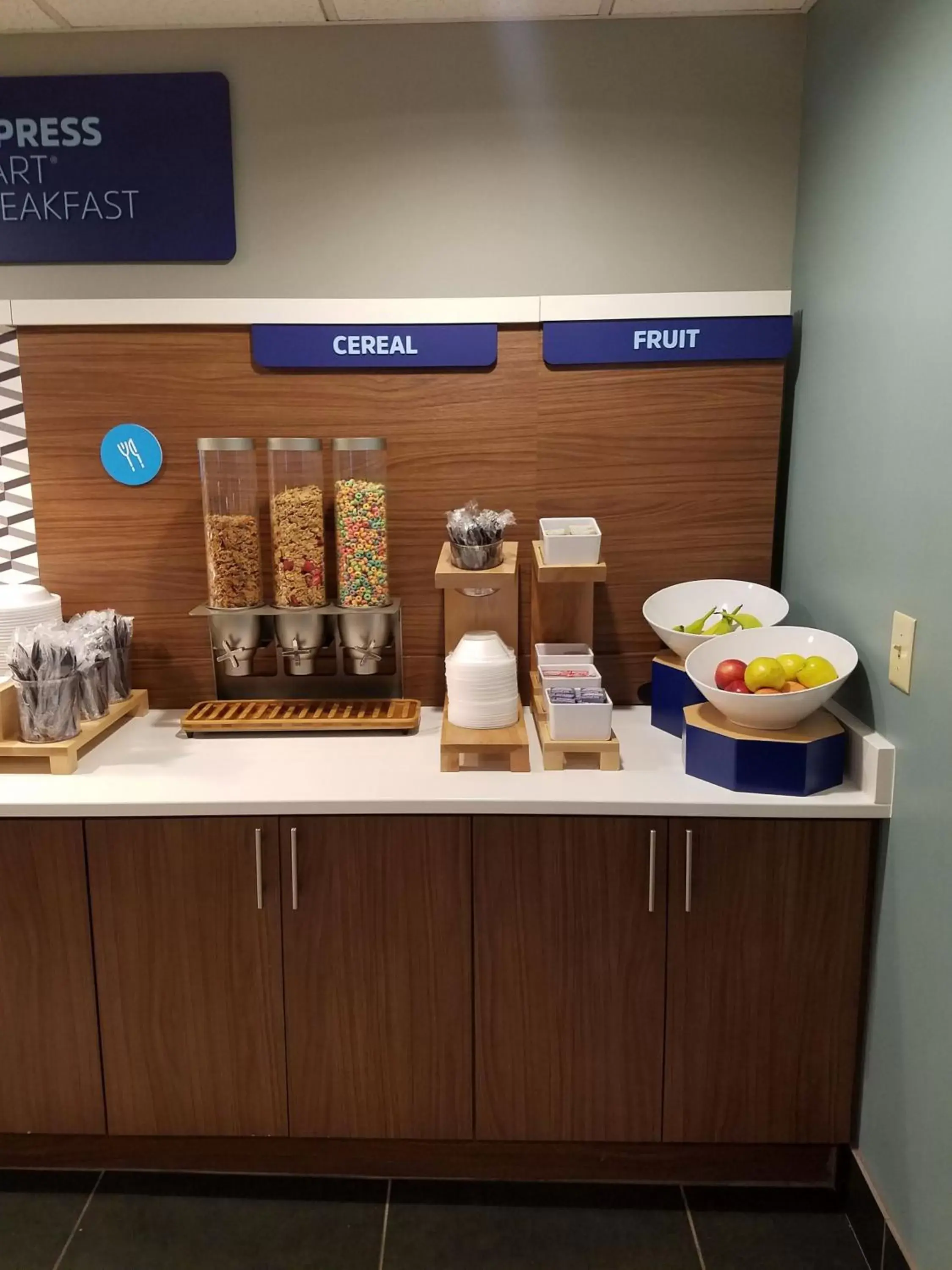 Breakfast in Holiday Inn Express Hotel & Suites Kingsport-Meadowview I-26, an IHG Hotel