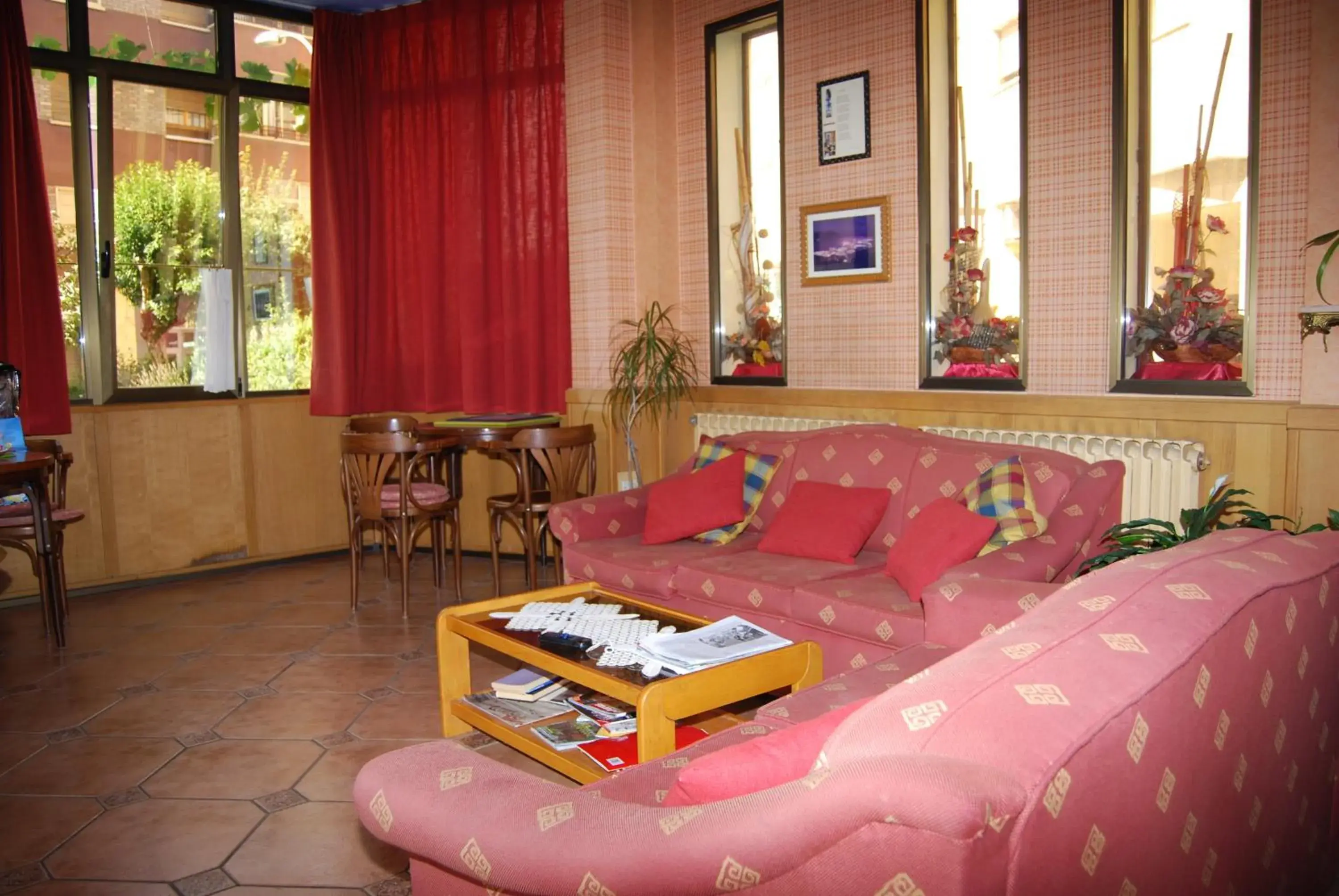 Communal lounge/ TV room, Seating Area in Hotel A Nieu