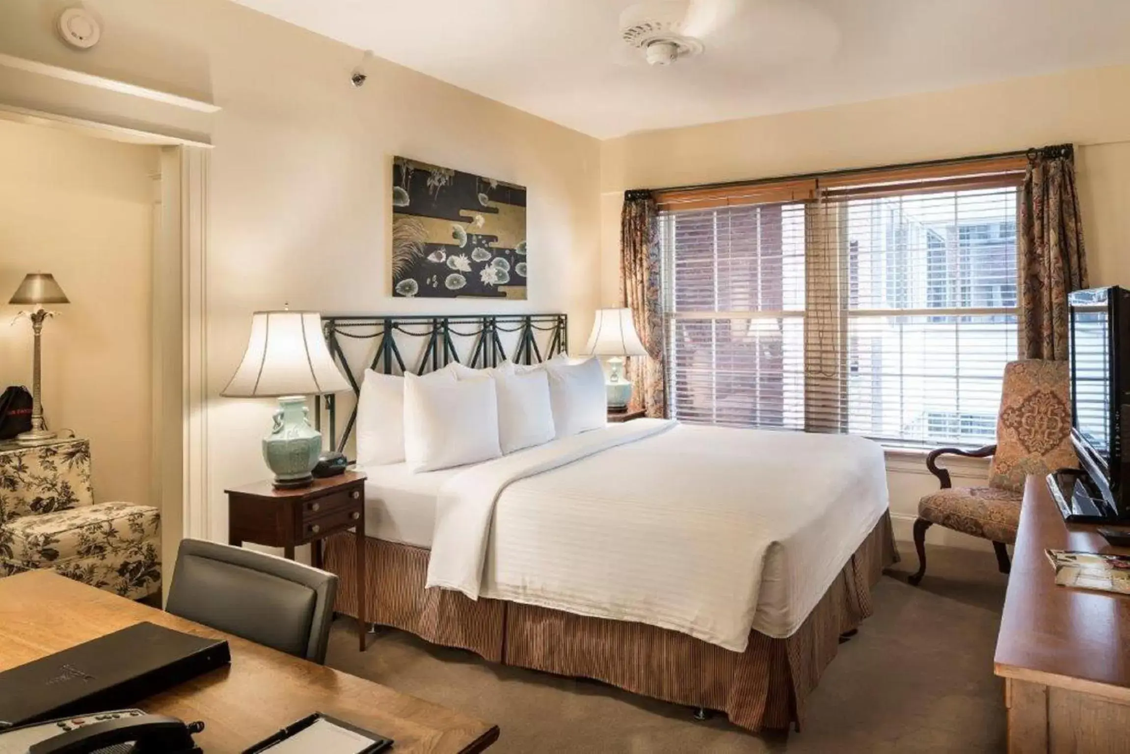 King Room in Hotel Lombardy King Room in Hotel Lombardy