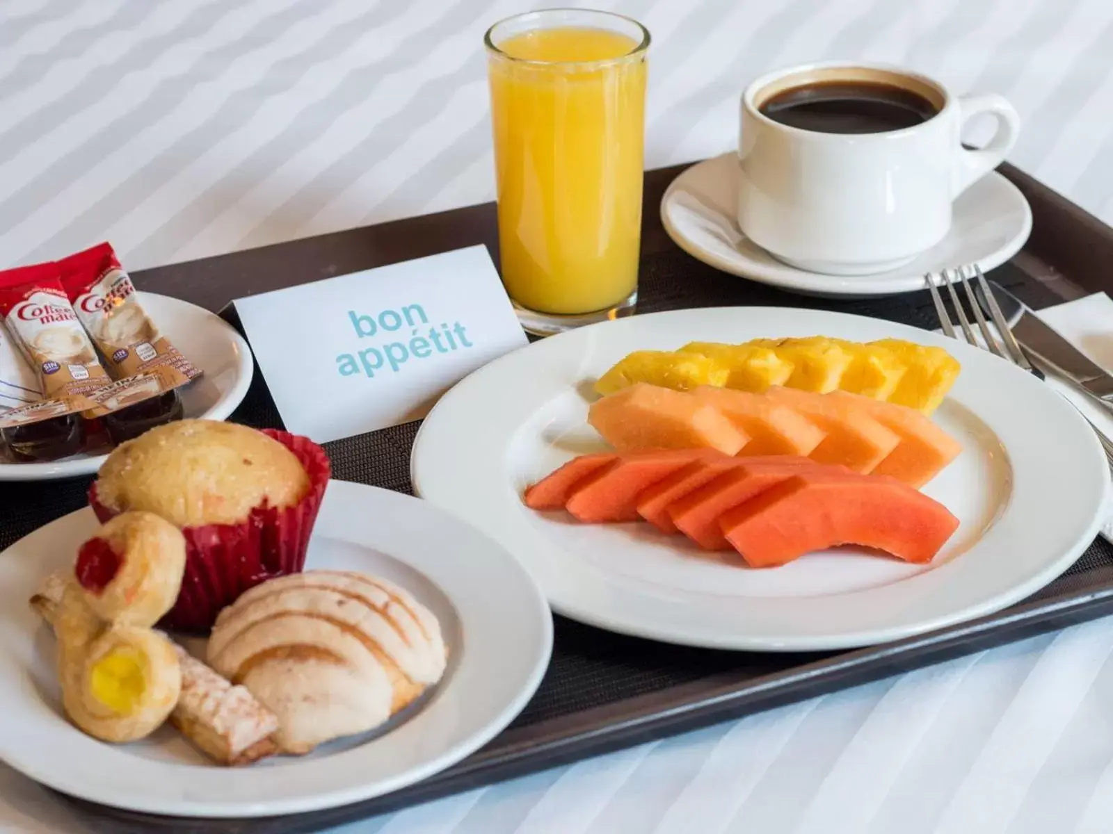 Breakfast in Hotel Crown Victoria