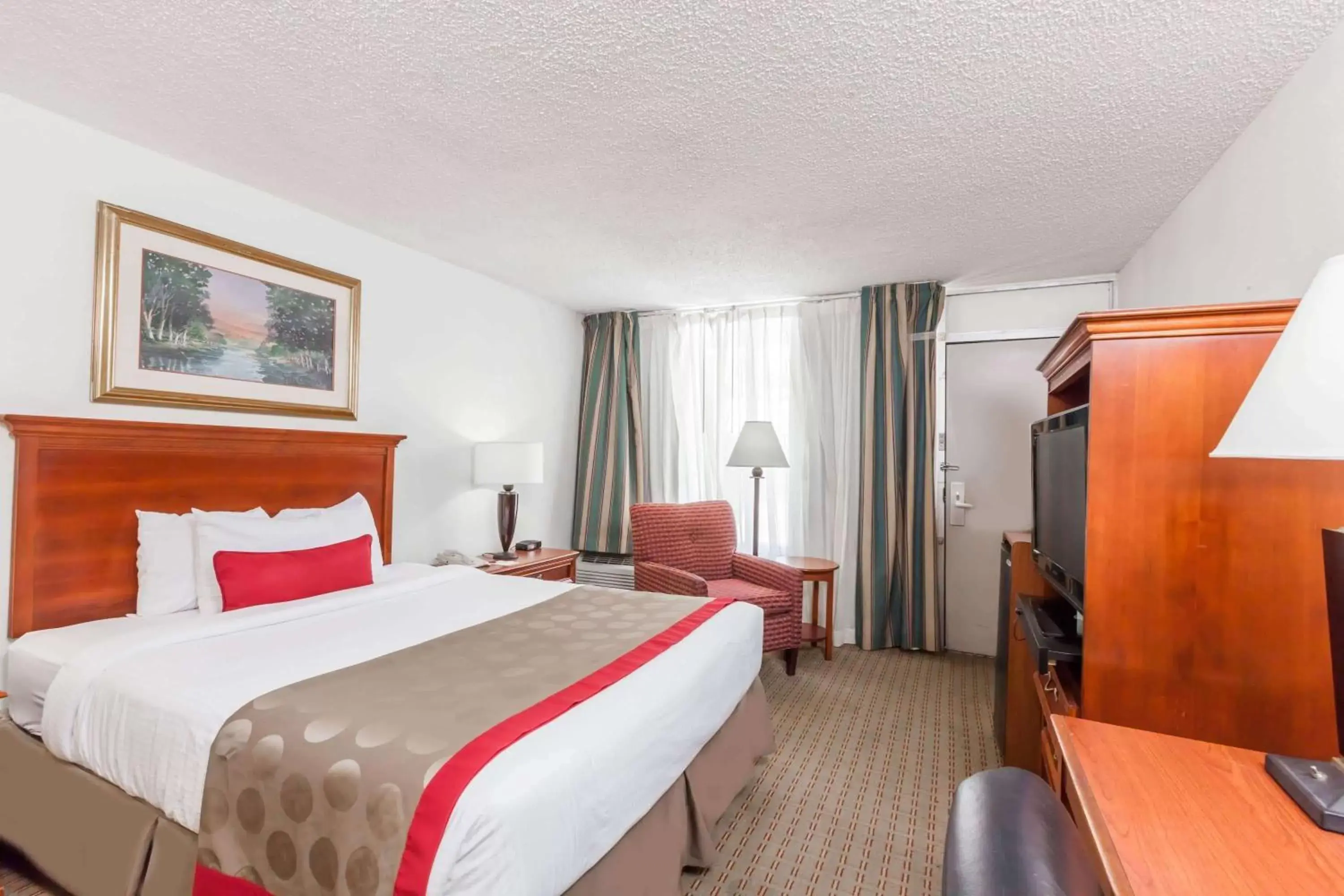 Photo of the whole room, Bed in Ramada by Wyndham New Iberia