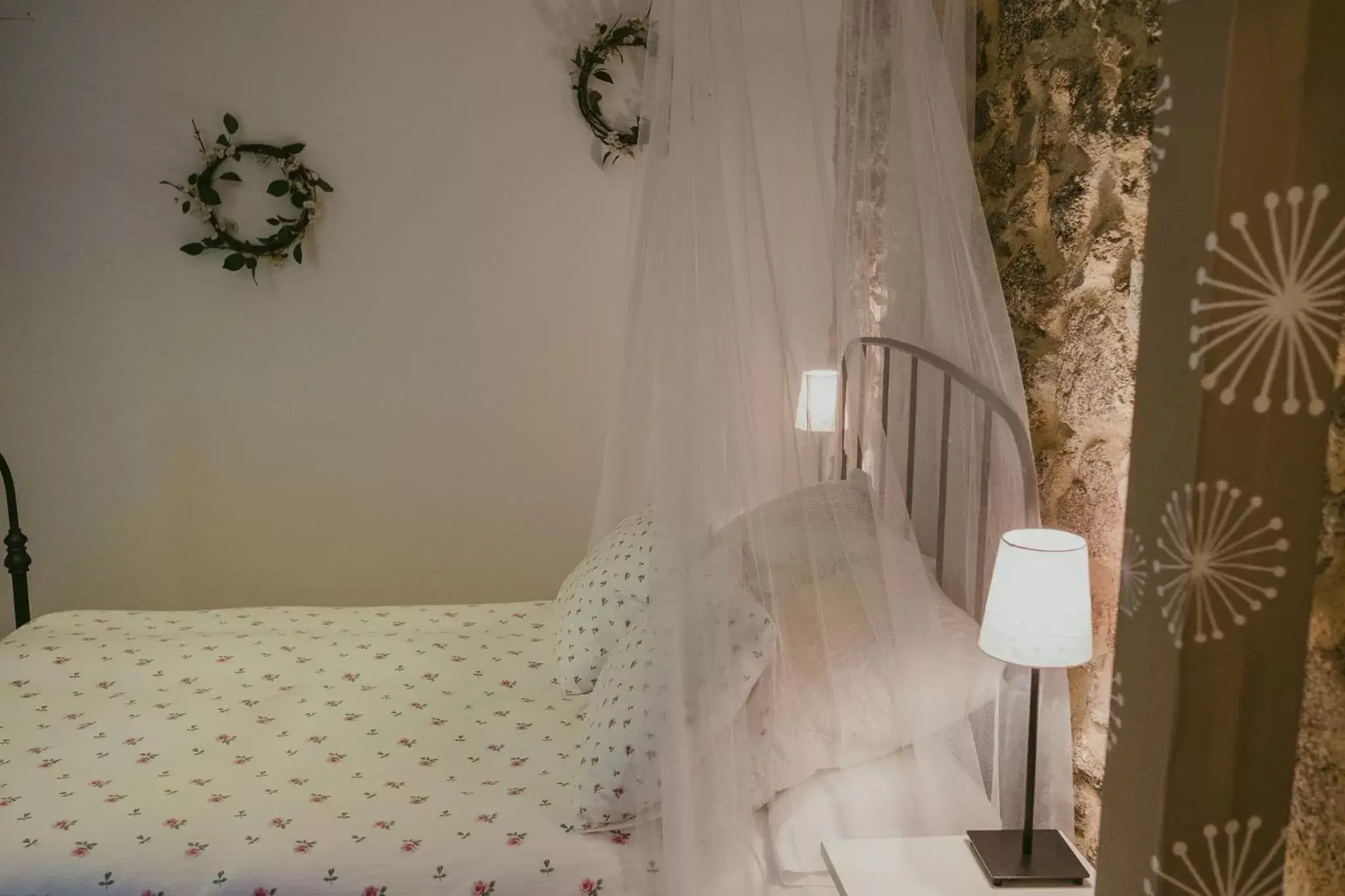 Bed in Ronda Navarra by Valdesierra