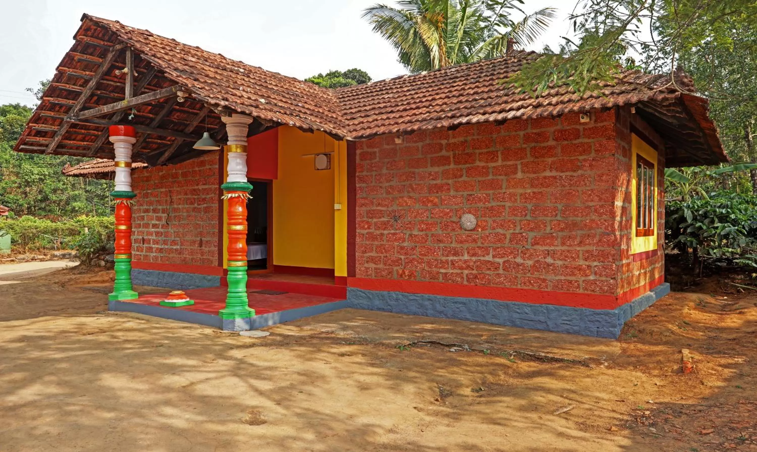 Property building in Hotel Allaranda Homestay