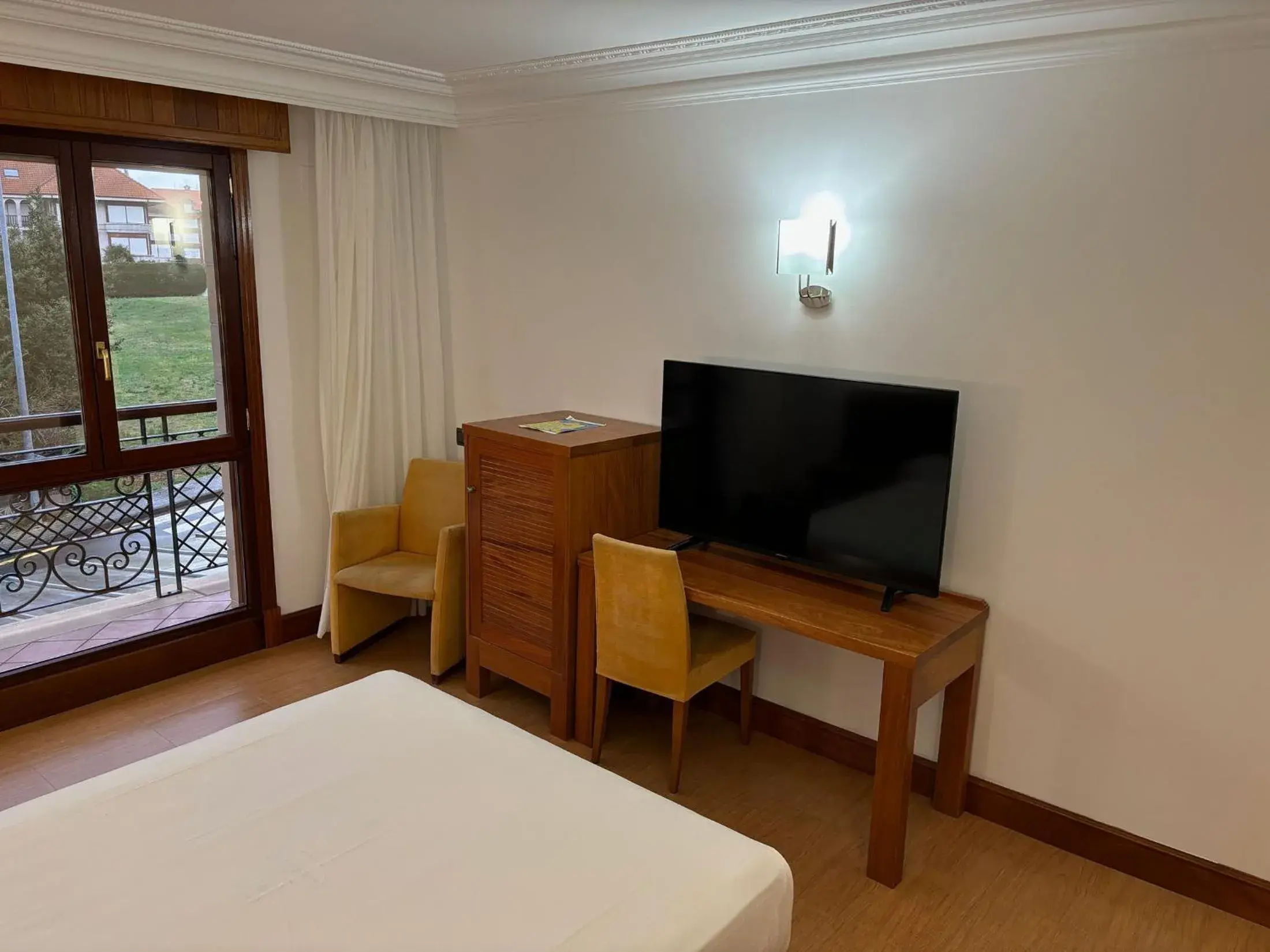 Photo of the whole room, TV/Entertainment Center in Gran Hotel Liber & Spa Playa Golf