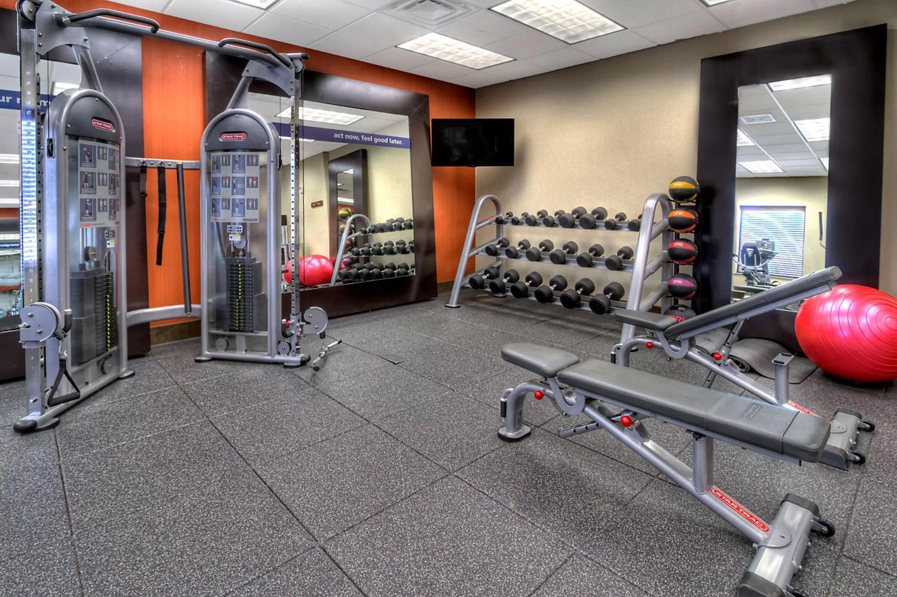 Fitness centre/facilities in Hampton Inn and Suites Ada