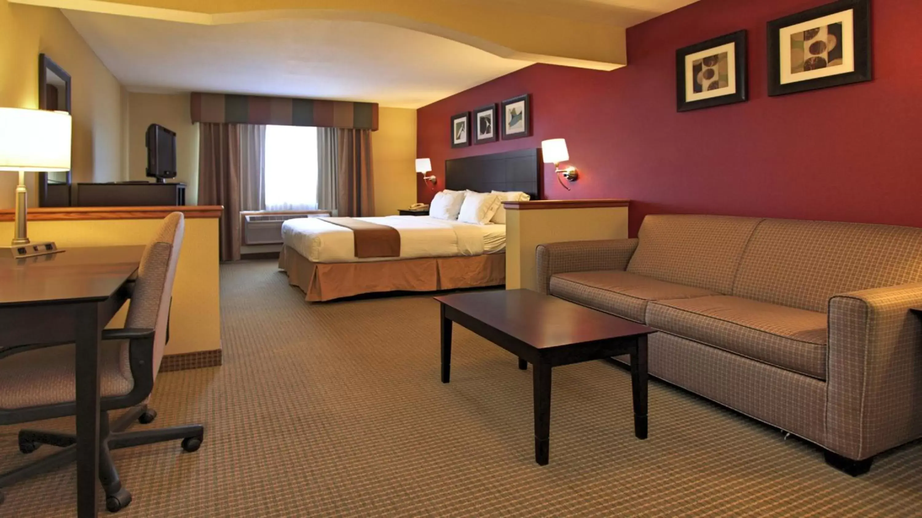 Photo of the whole room in Holiday Inn Express Hotel & Suites Defiance, an IHG Hotel