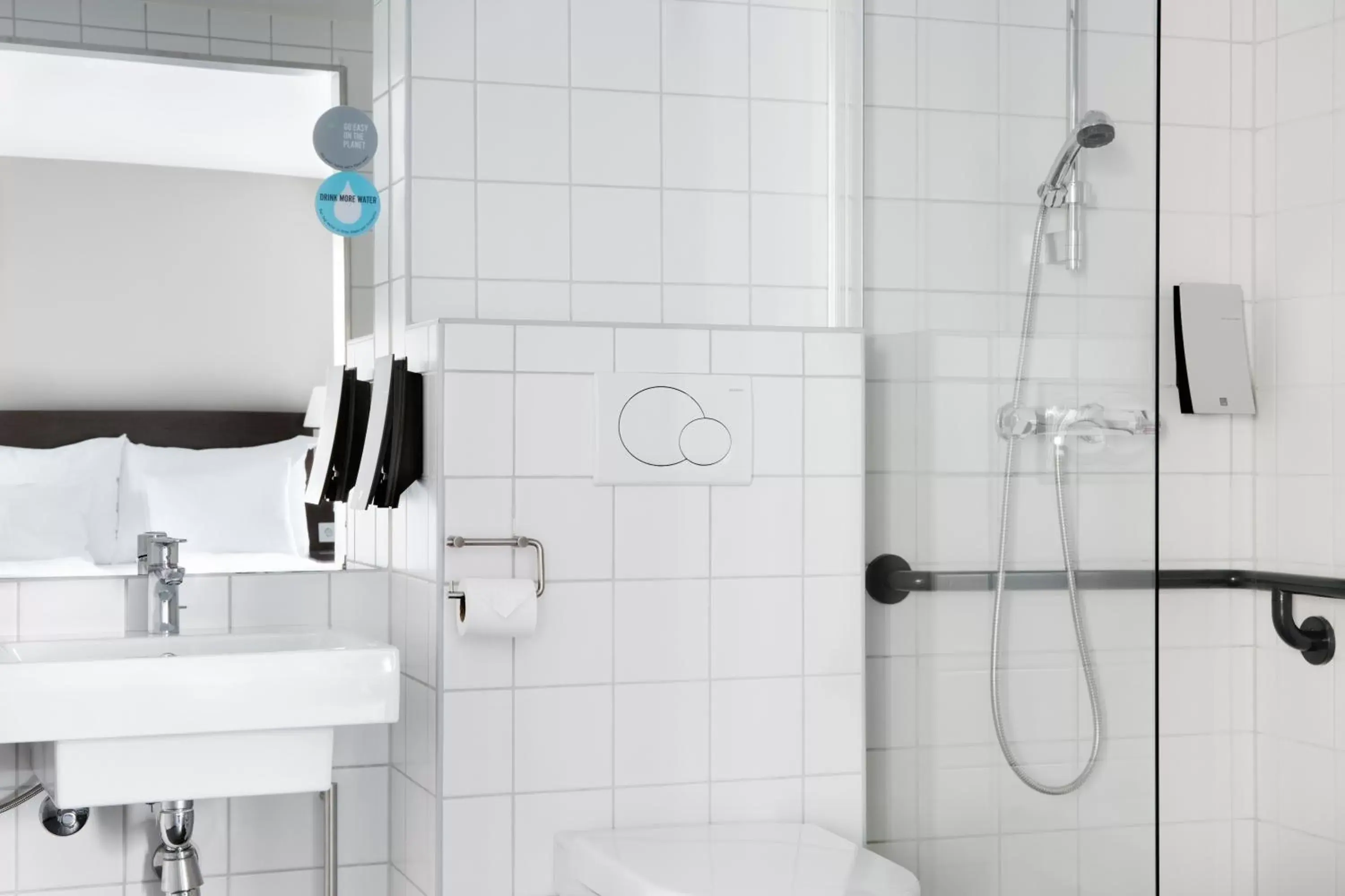 Shower, Bathroom in Comfort Hotel Trondheim