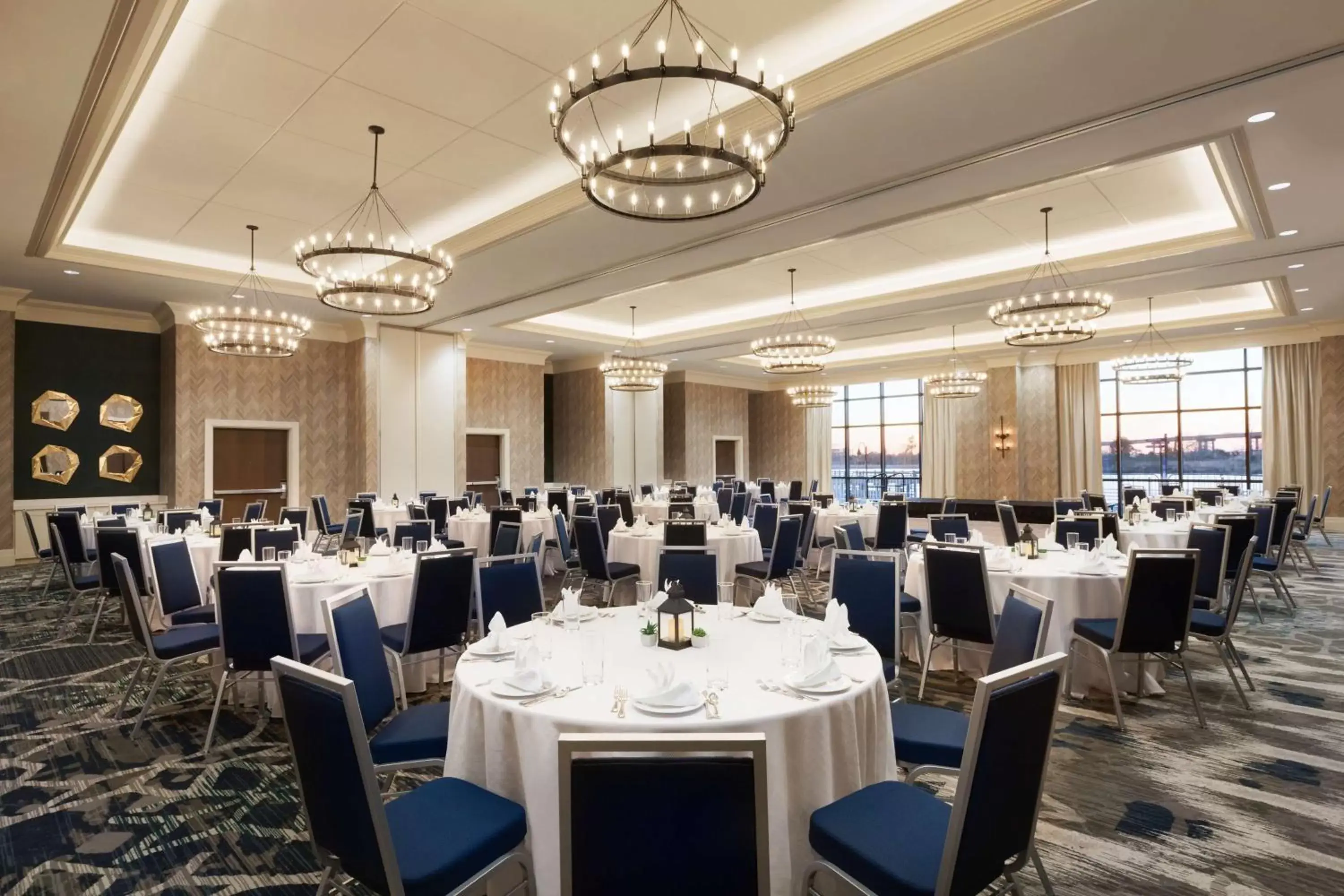Meeting/conference room, Restaurant/Places to Eat in Embassy Suites By Hilton Wilmington Riverfront