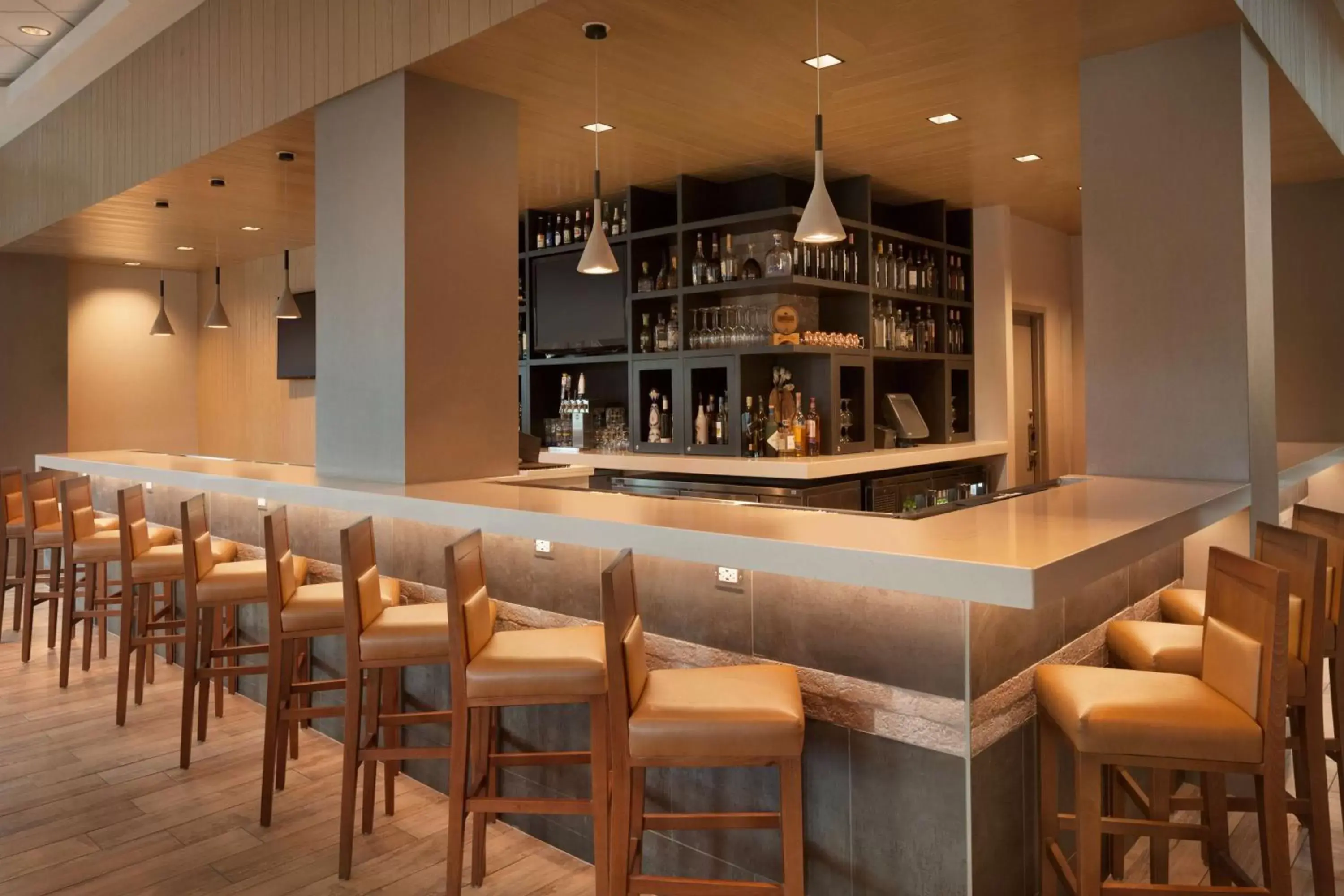 Lounge or bar in Embassy Suites by Hilton Monterey Bay Seaside Lounge or bar in Embassy Suites by Hilton Monterey Bay Seaside