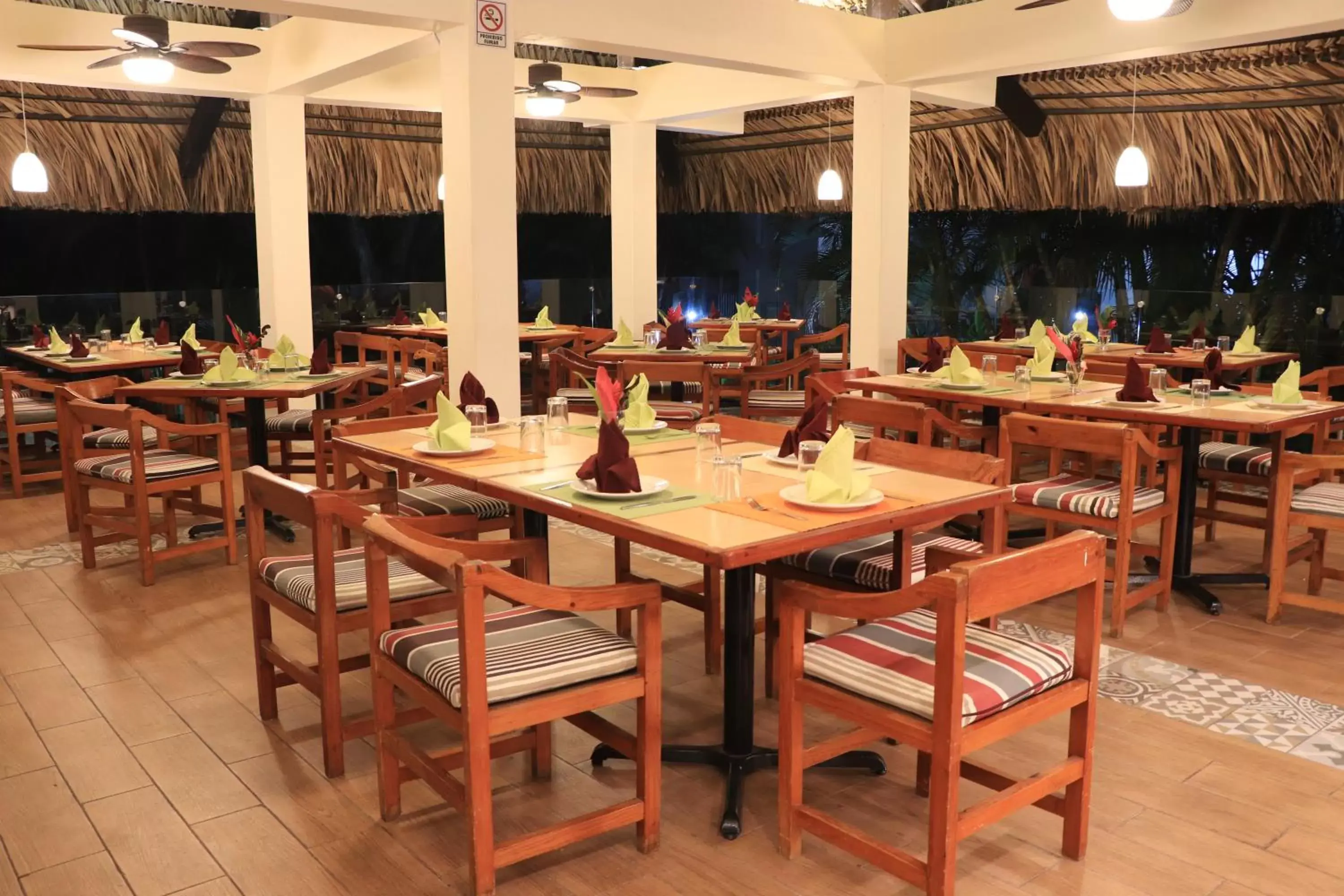 Restaurant/Places to Eat in Hotel Plaza Palenque